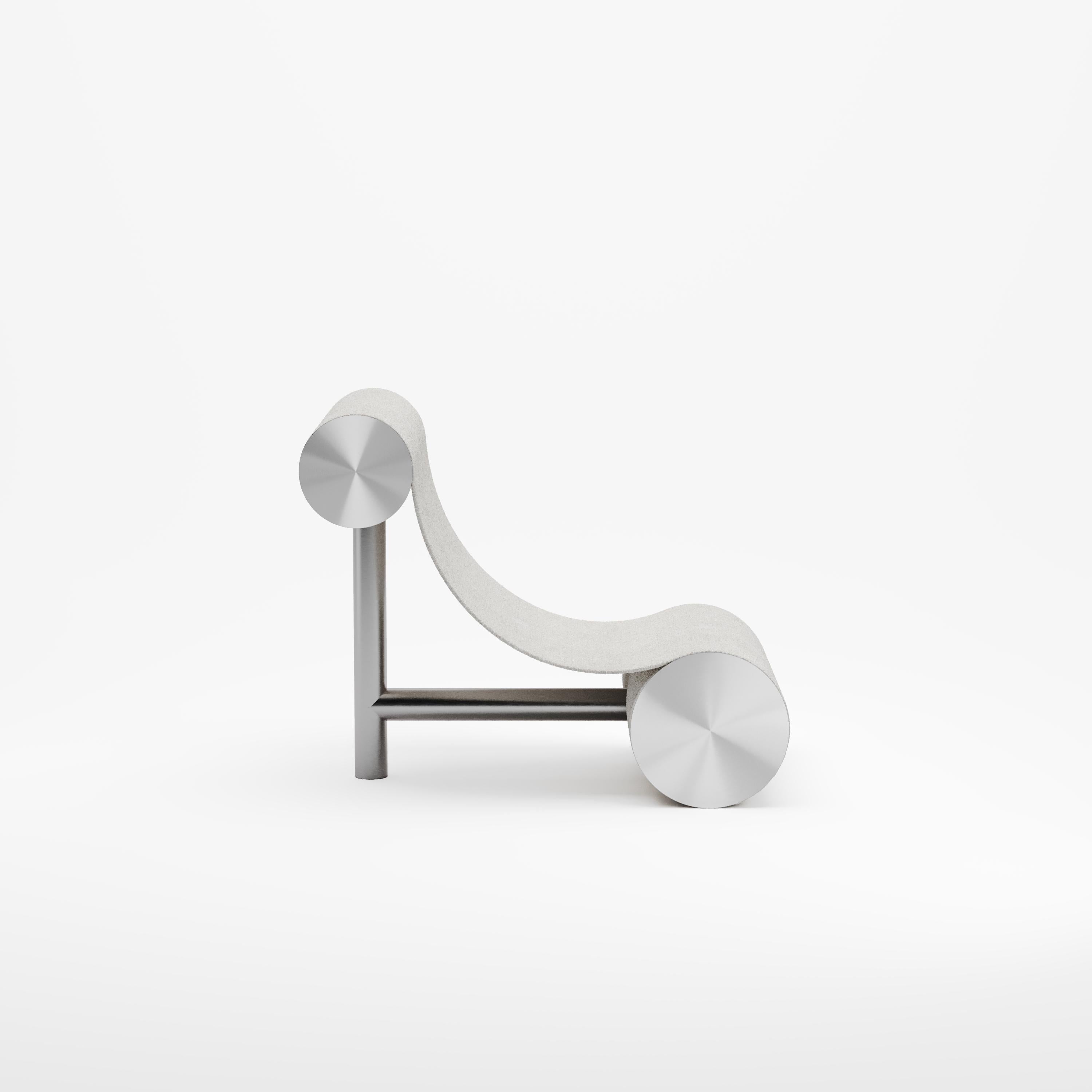 Cette chaise a fait sensation lors de l'exposition iSaloni 2025 à Milan, où elle a été présentée pour la première fois. 

Le fauteuil Vero est à la limite de l'art et de la fonctionnalité. Simplicité de la forme, matériaux compréhensibles - boucle