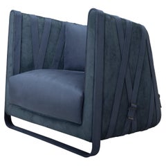 Fauteuil moderne avec détails de ceinture en cuir, bleu marine