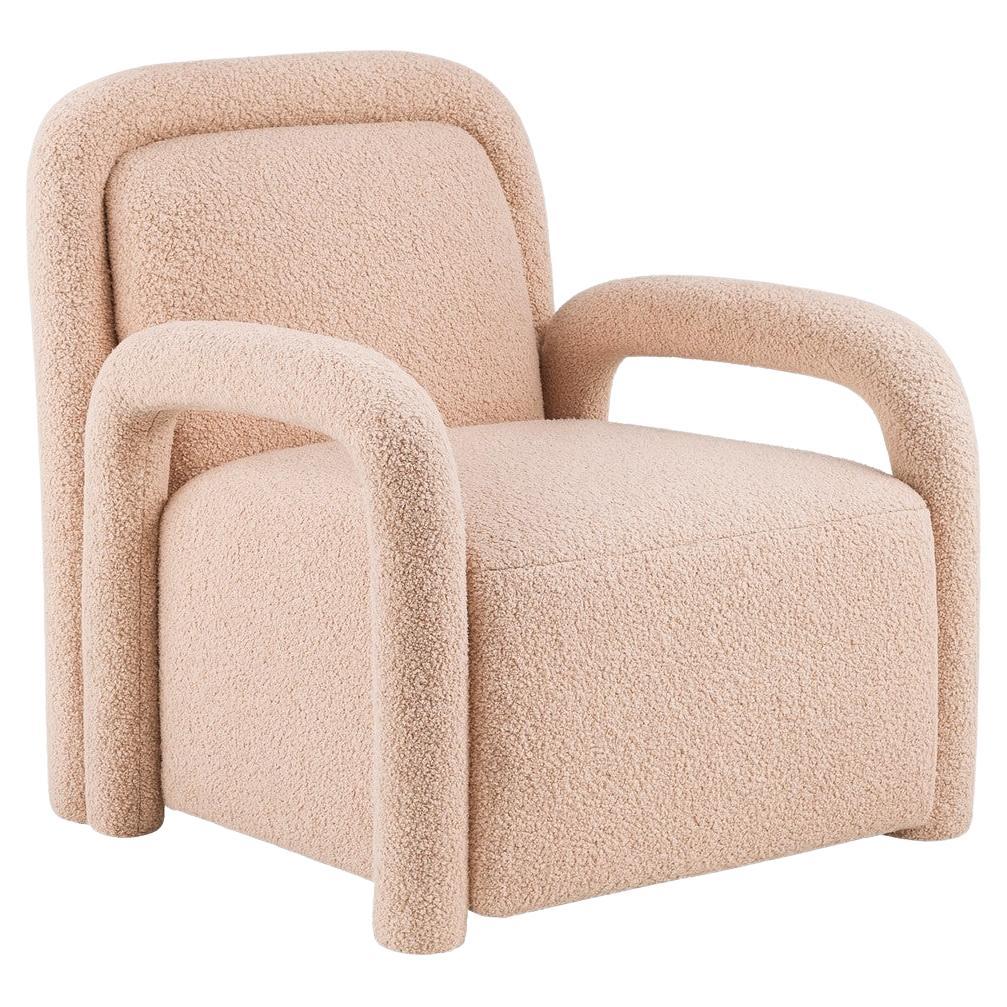 Moderner Sessel mit rohrförmigen Armlehnen und Bouclé-Polsterung in Blush Nude