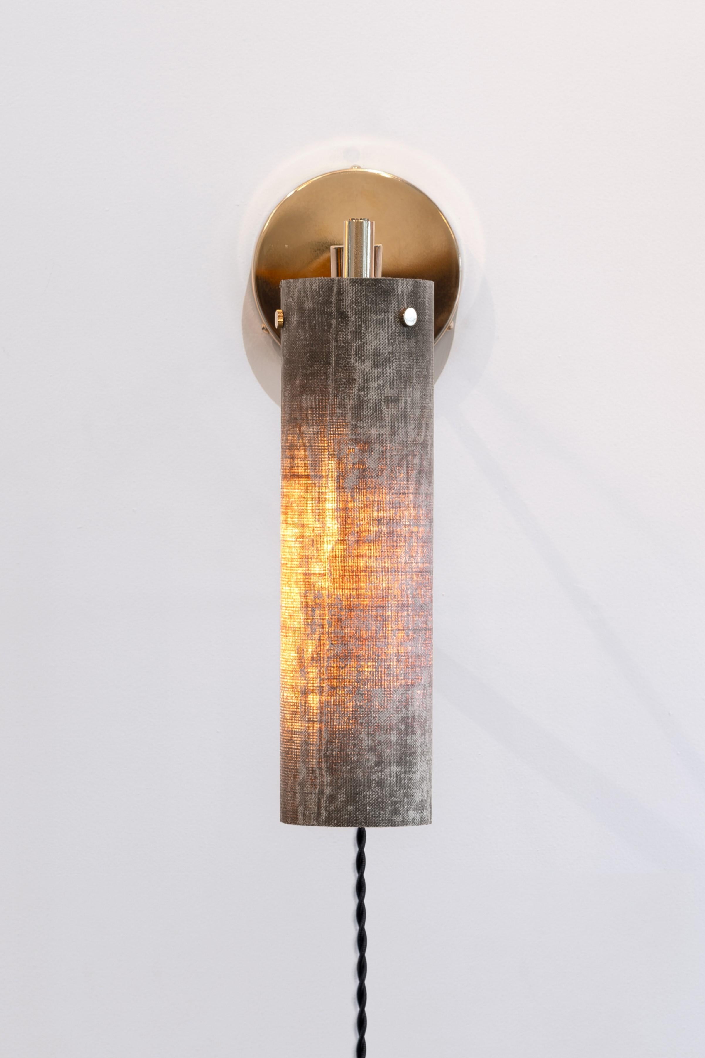Sconce moderne armate in lino Micarta, ottone lucidato, plug-in con interruttore, Mutuus in vendita 3
