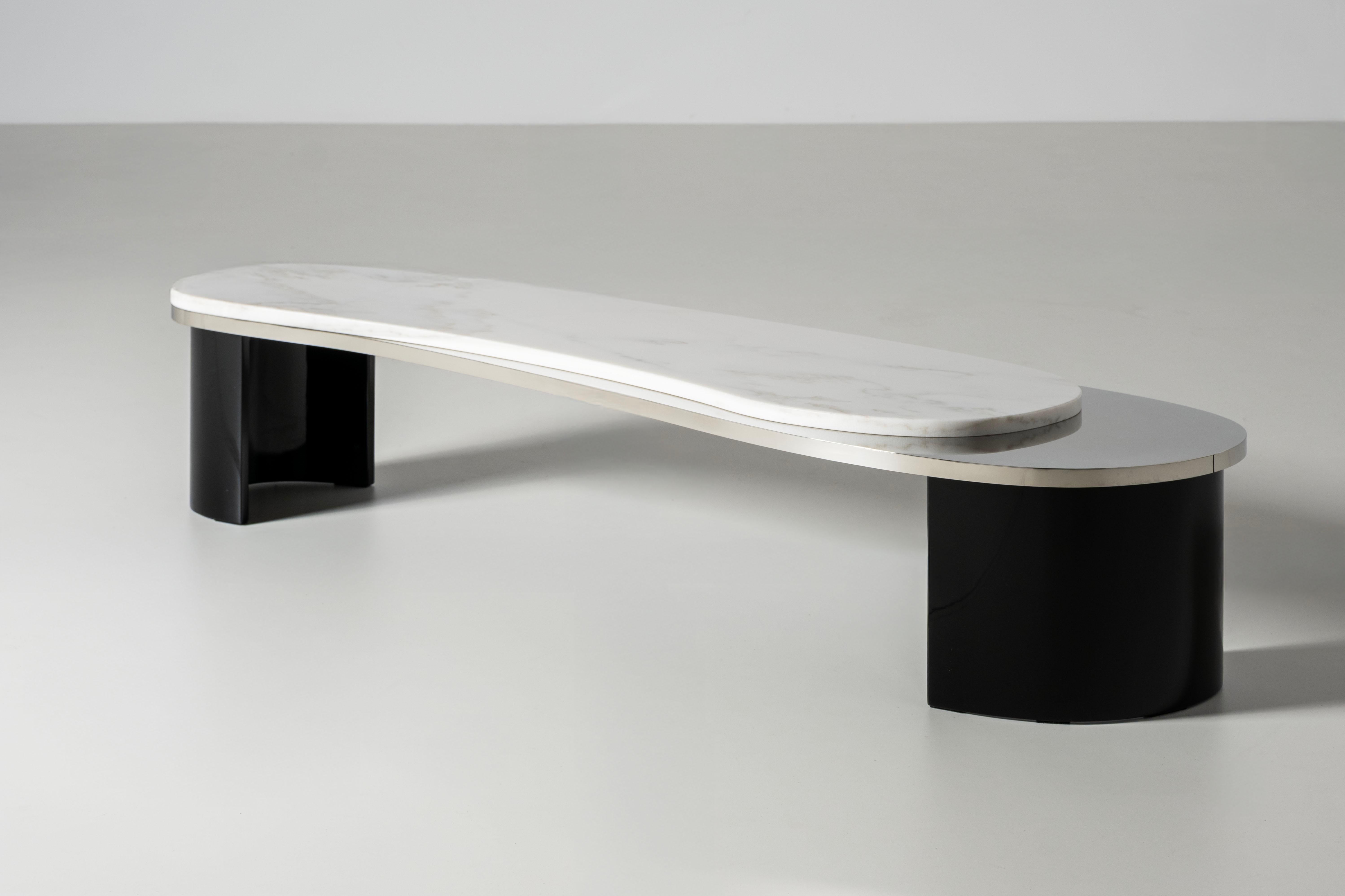 Mesa de centro moderna Armona, mármol acero inoxidable, hecha a mano Portugal Greenapple Moderno en venta