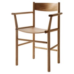 Sillón moderno «AKADEMIA», diseño de Wesley Walters y Salla Luhtasela, de roble
