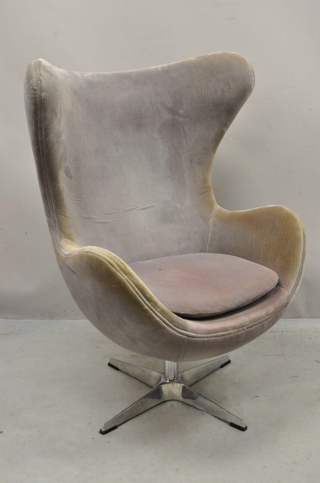 Modern Arne Jacobsen Style Upholstered Egg Lounge Swivel club chair. Item featured in the style of the original Arne Jacobsen design, clean Modernist lines, great style and comfortable form. Circa Late 20th to 21st Century. Measurements: 45