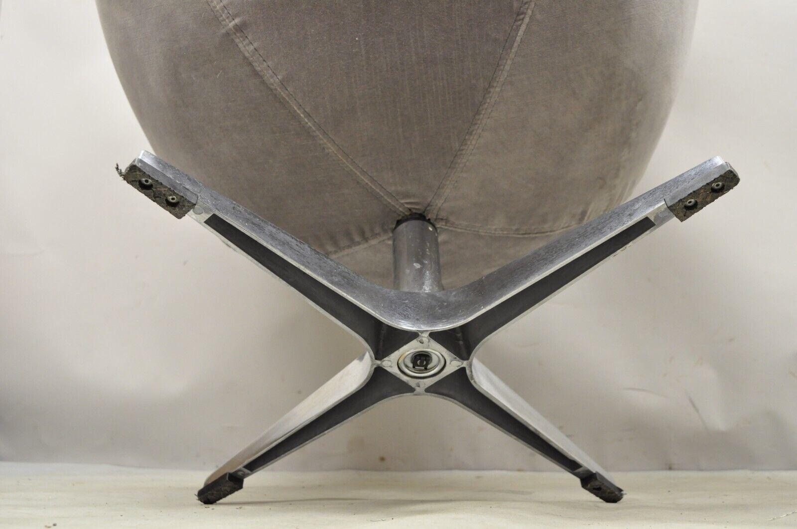 Metal Modern Arne Jacobsen Style Upholstered Egg Lounge Swivel Club Chair