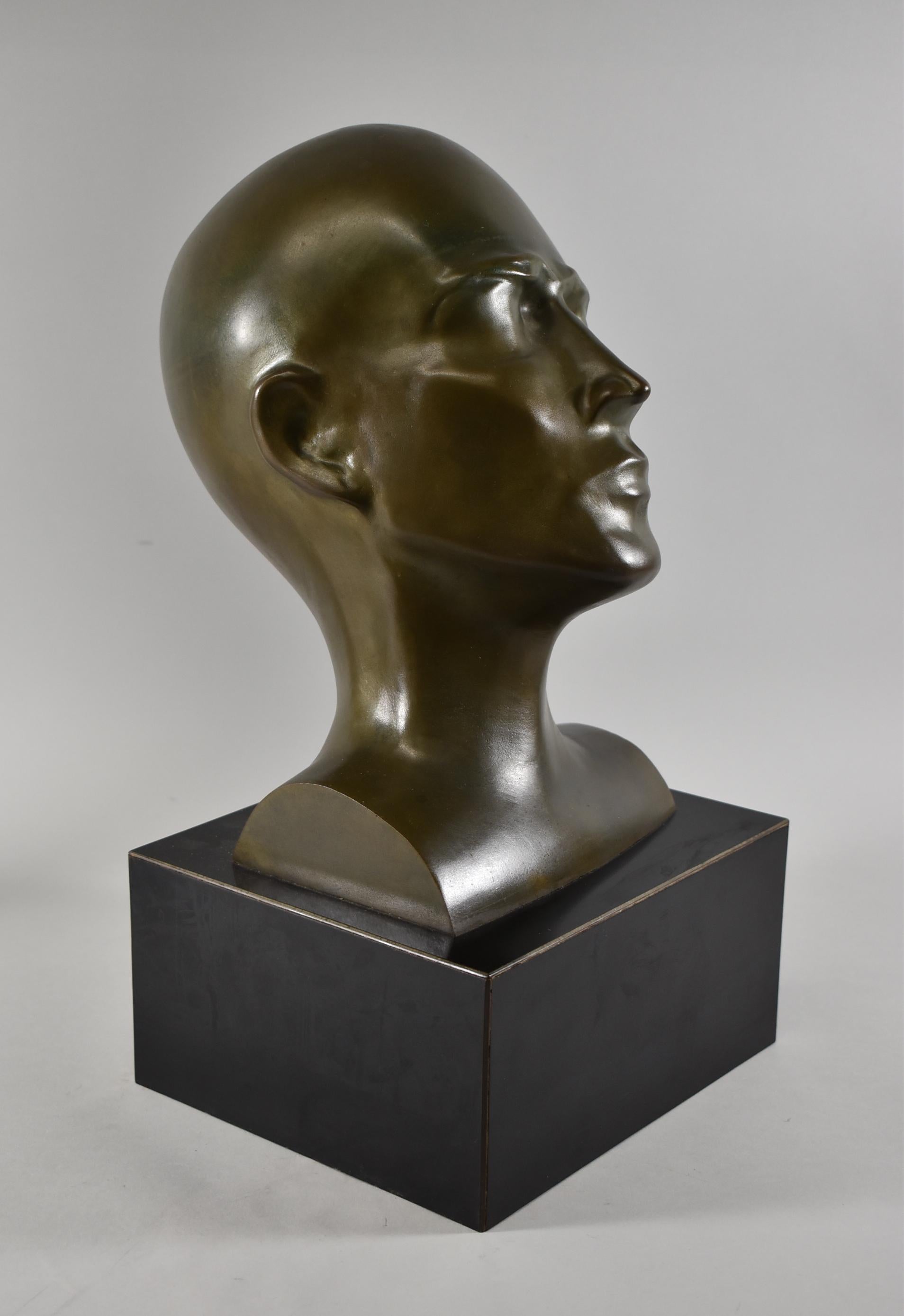 Moderne moderne Kunst Bronze männliche Büste Skulptur T.B.-1 (Unbekannt) im Angebot