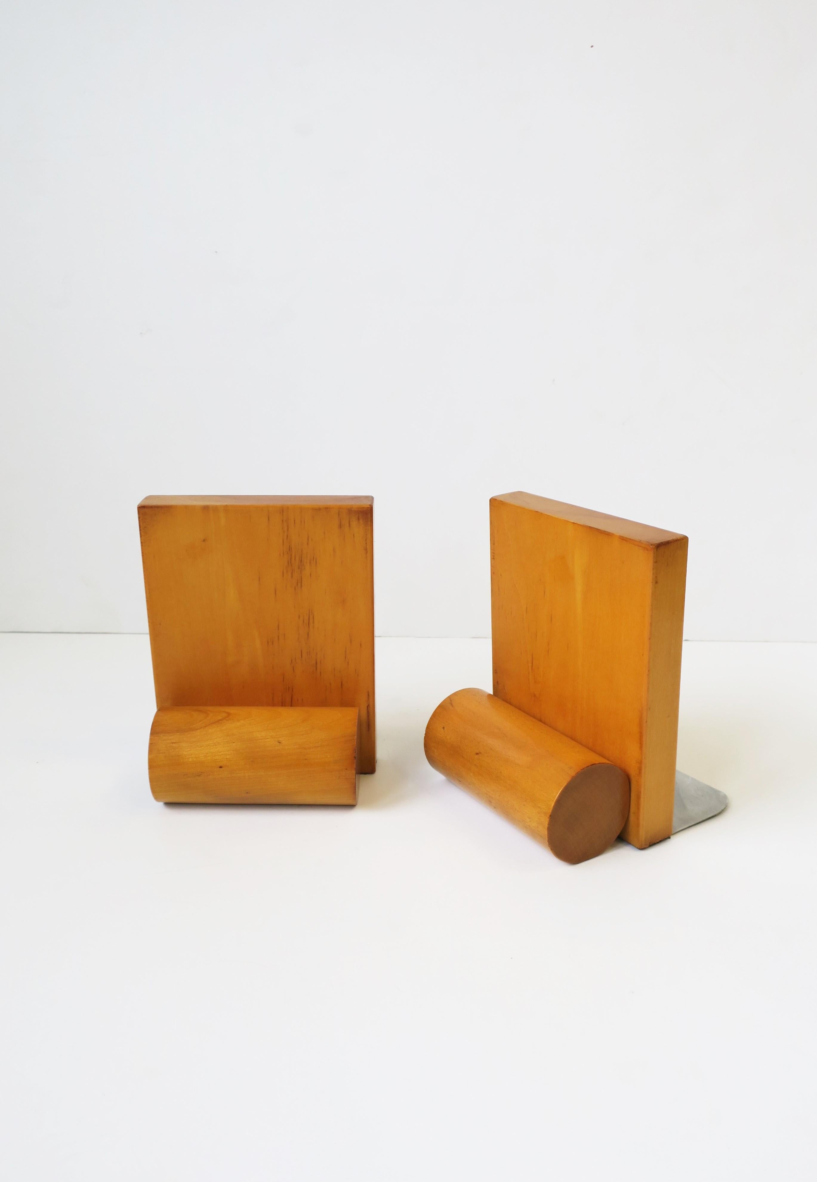A pair of Art Deco modern oak or maple wood bookends, circa early to mid-20th century. Dimensions: 4.5