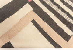 Moderner, handgefertigter Teppich im Art-Déco-Stil mit geometrischem Muster in Cremefarben „Rosecode“ von Doris Leslie Blau