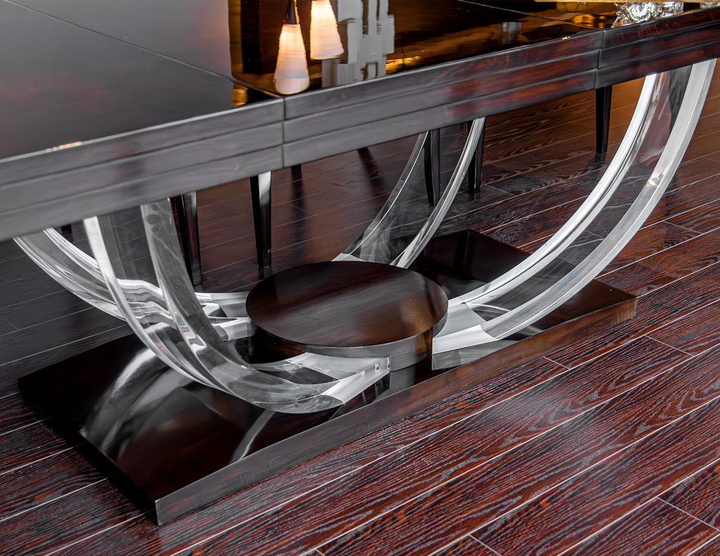 Acrylique Table de salle à manger moderne d'inspiration Art déco avec base en acrylique en vente