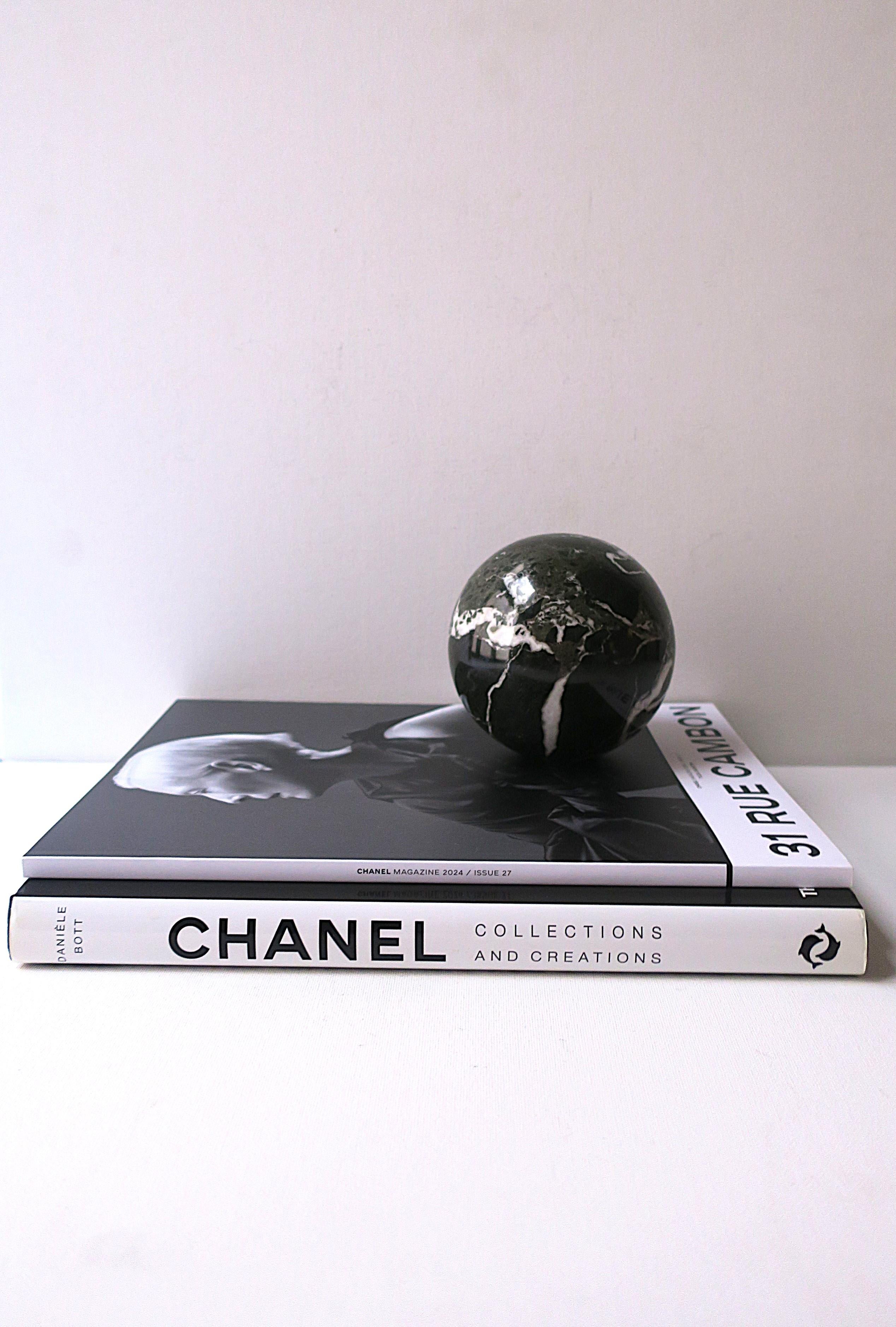 Marble Sphere In Good Condition For Sale In New York, NY