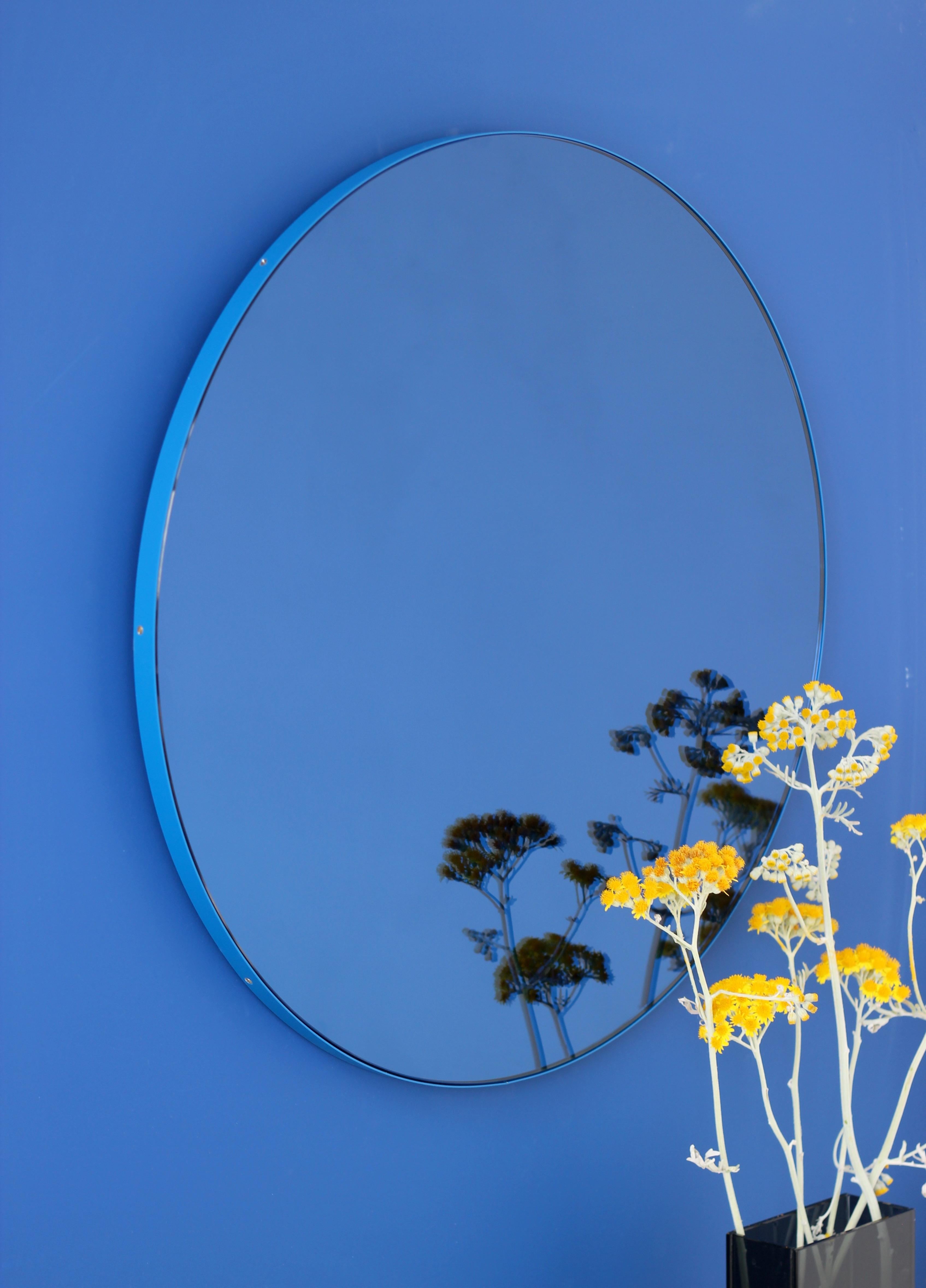 XXIe siècle et contemporain Miroir circulaire Orbis teinté bleu avec un cadre bleu contemporain, sur mesure, XL en vente