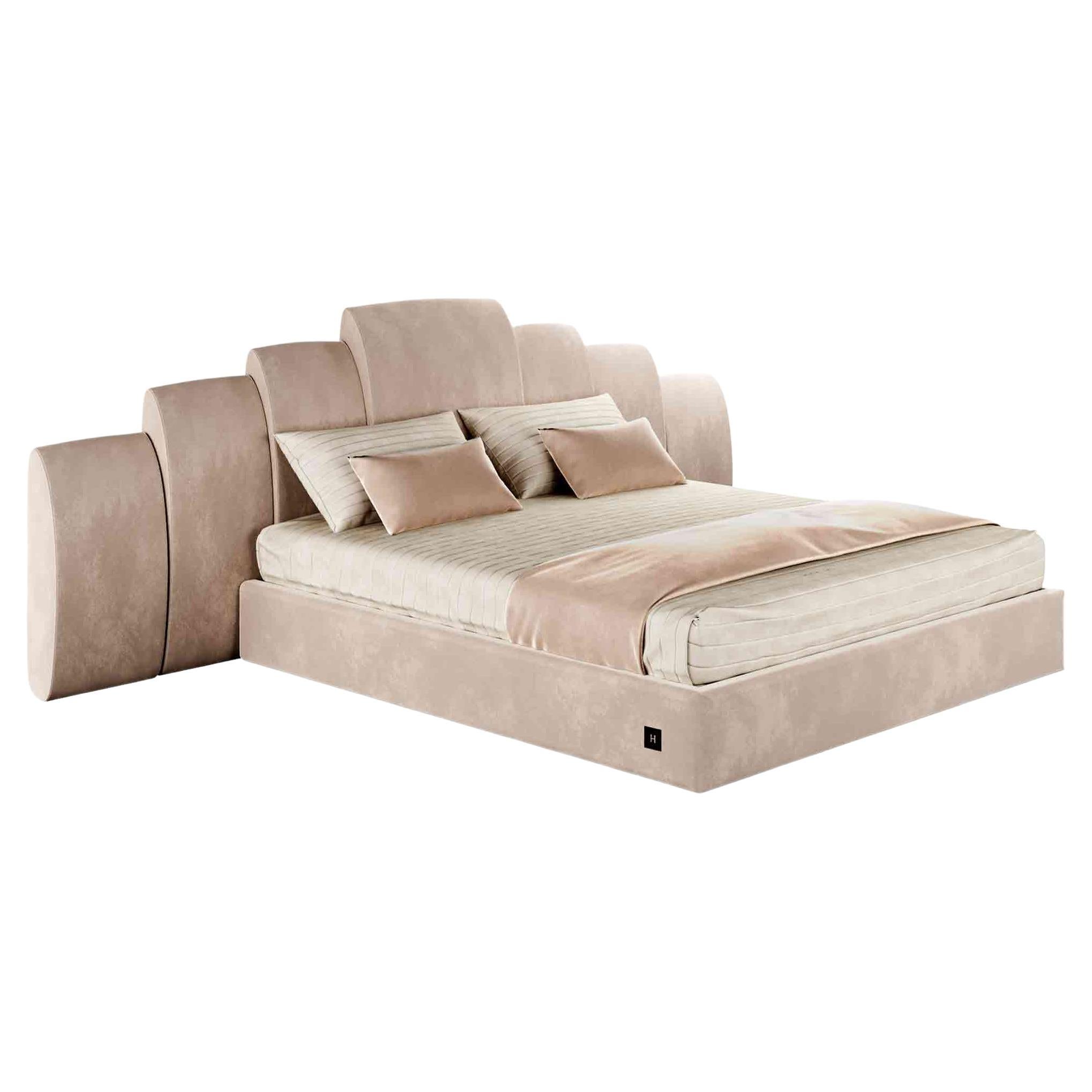 Modernes Bett im Art-Déco-Stil, rosa Veltet-Polsterung, Kopfteil und Holzstruktur im Angebot