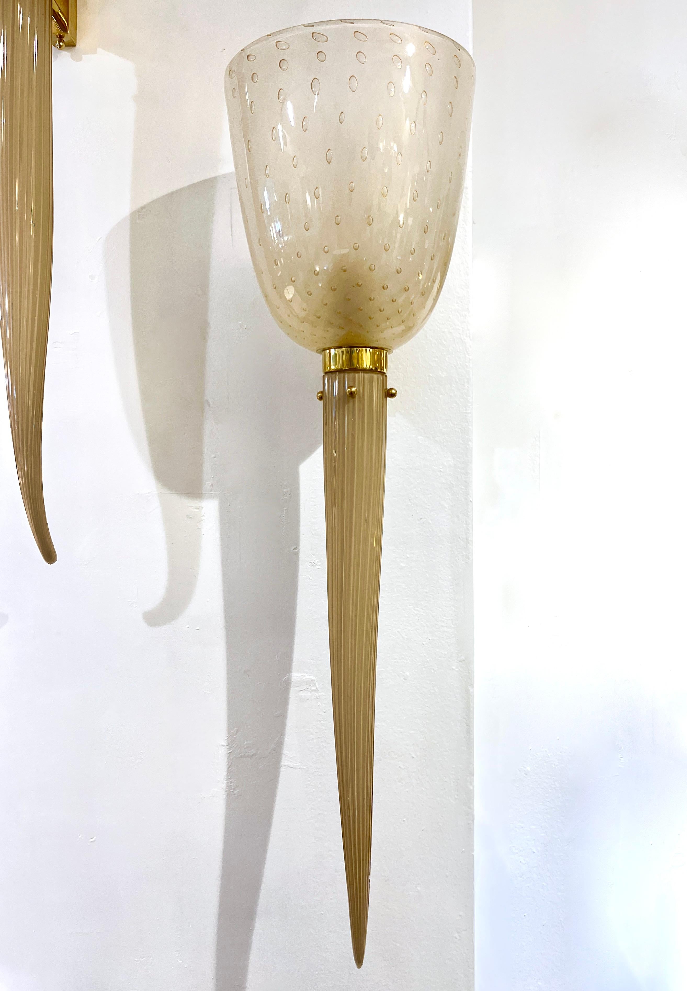 Moderne Art Deco Stil Beige Gold mattiert Weiß Murano Glas Runde Wandleuchten im Angebot 10