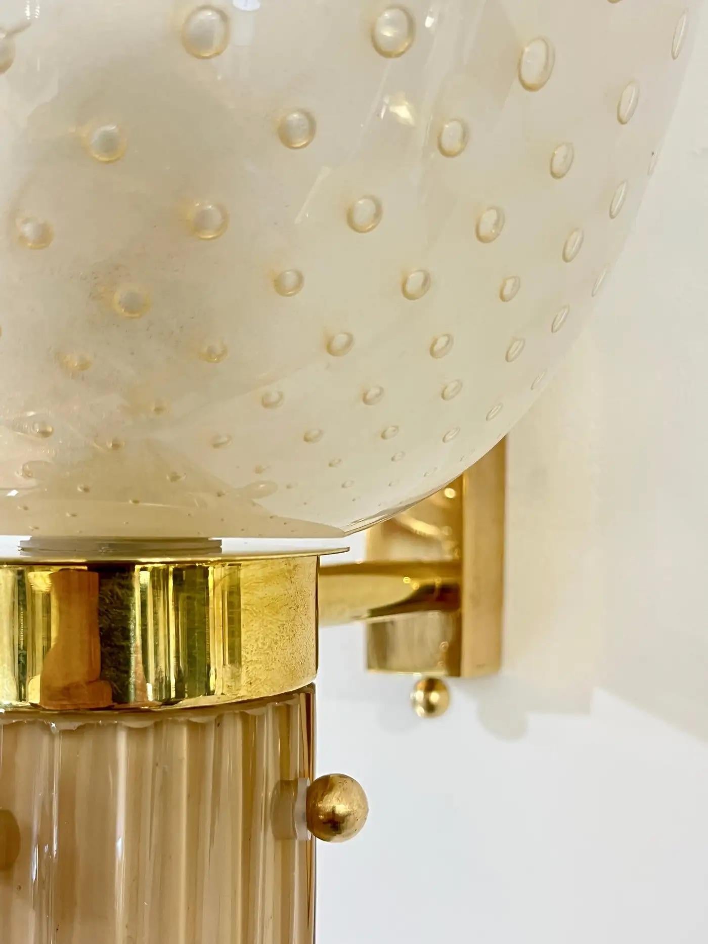 Fatto a mano Luci da parete rotonde in vetro di Murano in stile Art Deco moderno Beige Oro Smerigliato Bianco in vendita