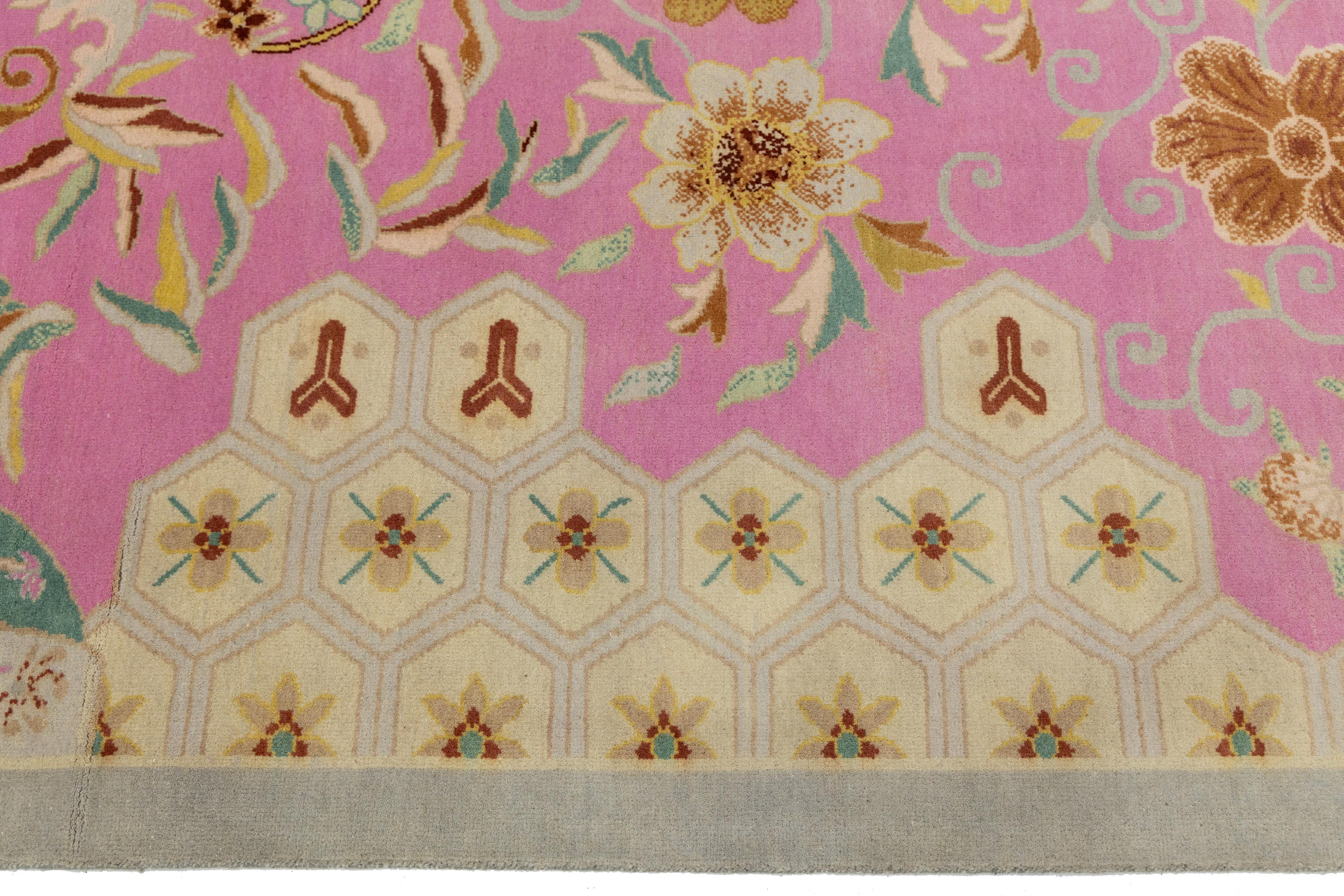 Modern Art Deco Style Handmade Wool Rug In Pink With Floral Design in vendita 2