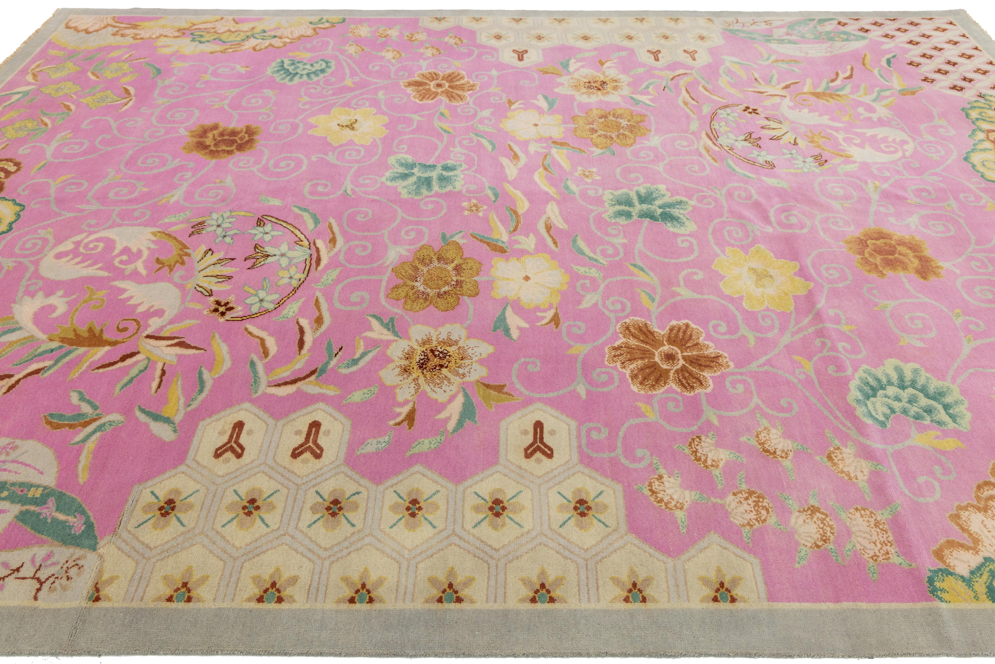 Modern Art Deco Style Handmade Wool Rug In Pink With Floral Design in vendita 3