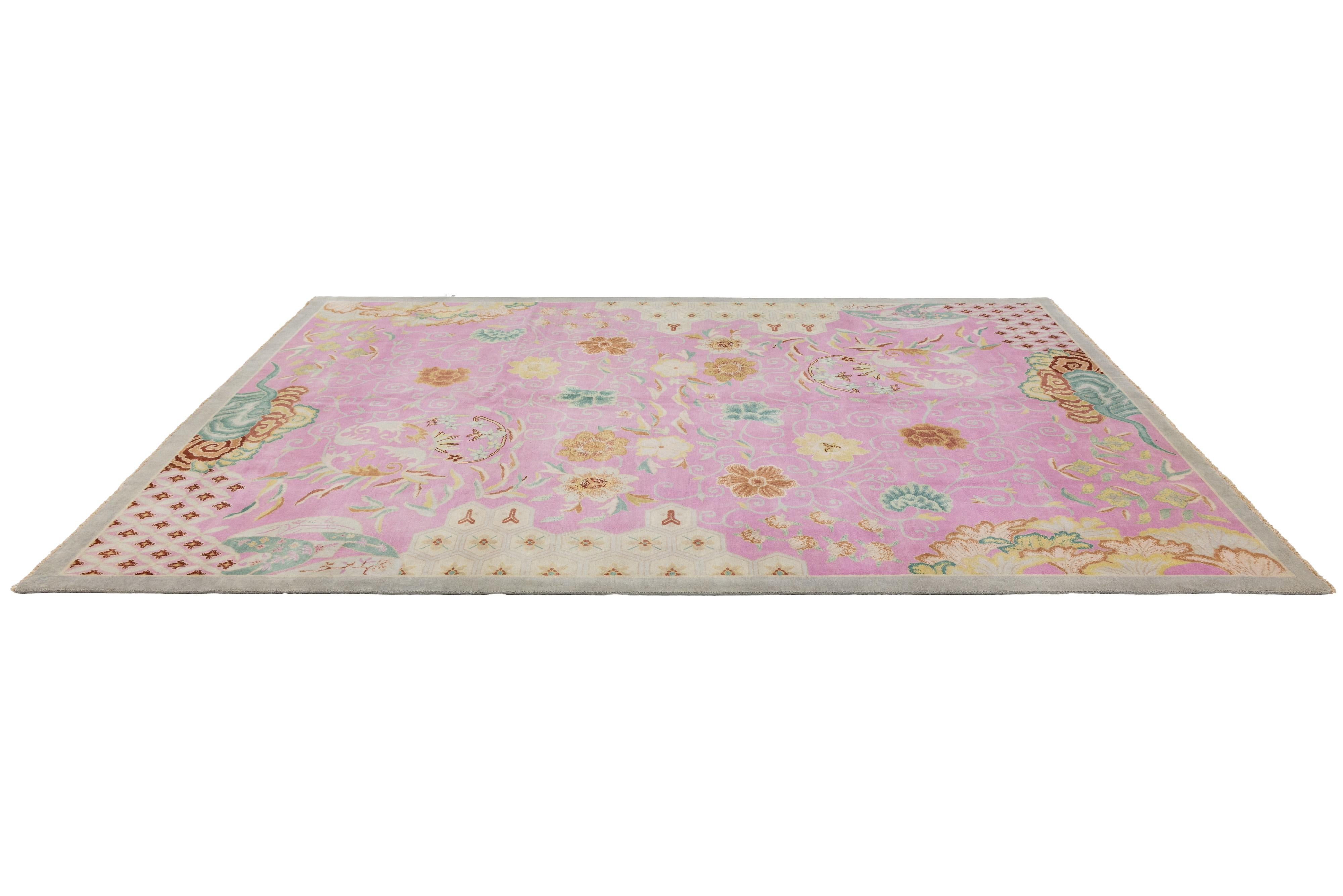 Modern Art Deco Style Handmade Wool Rug In Pink With Floral Design In condizioni Nuovo in vendita a Norwalk, CT