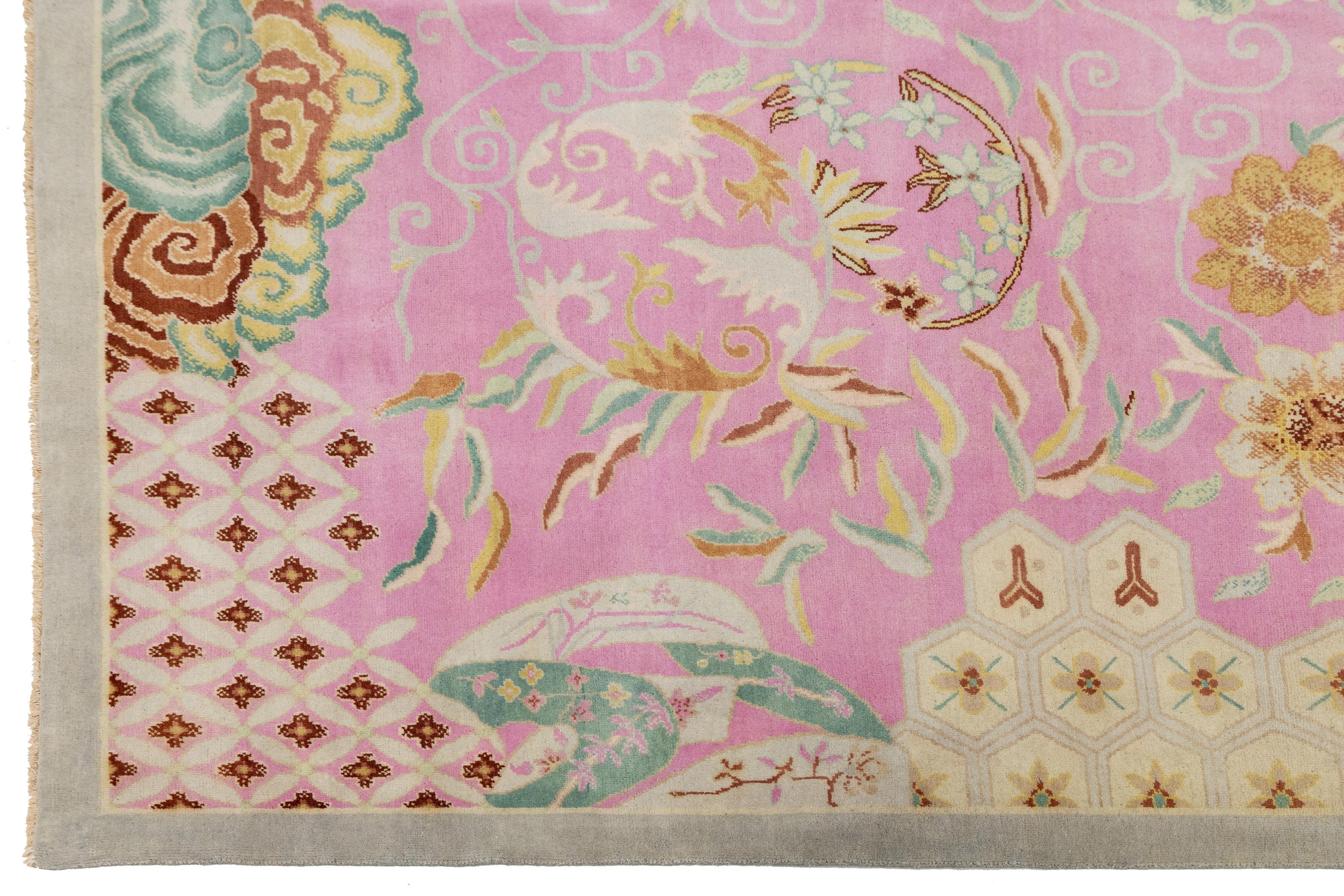 XXI secolo e contemporaneo Modern Art Deco Style Handmade Wool Rug In Pink With Floral Design in vendita