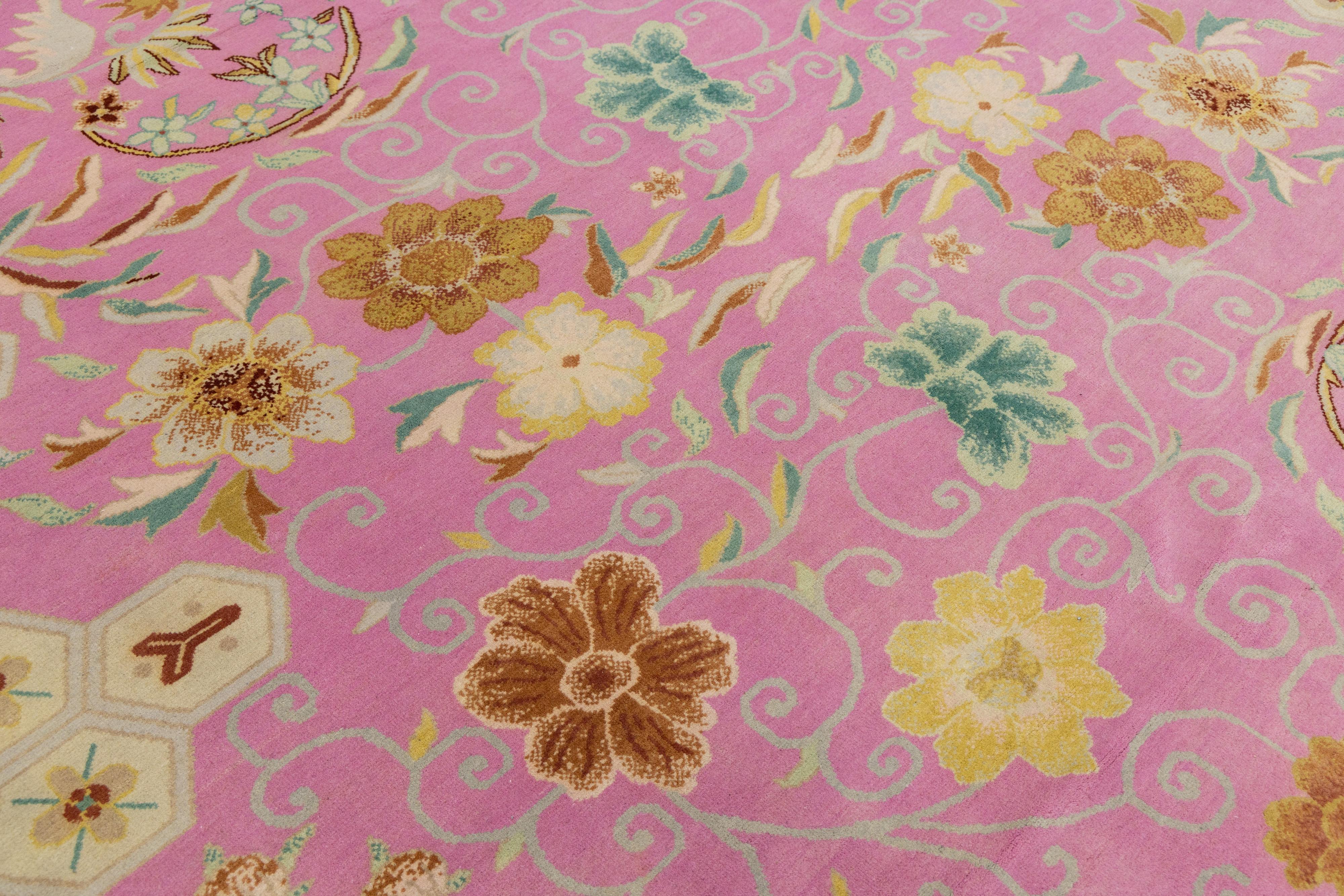Modern Art Deco Style Handmade Wool Rug In Pink With Floral Design in vendita 1
