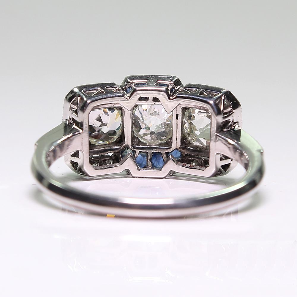 Modern Art Deco Style Platinum Diamond and Sapphire Ring In New Condition In Miami, FL