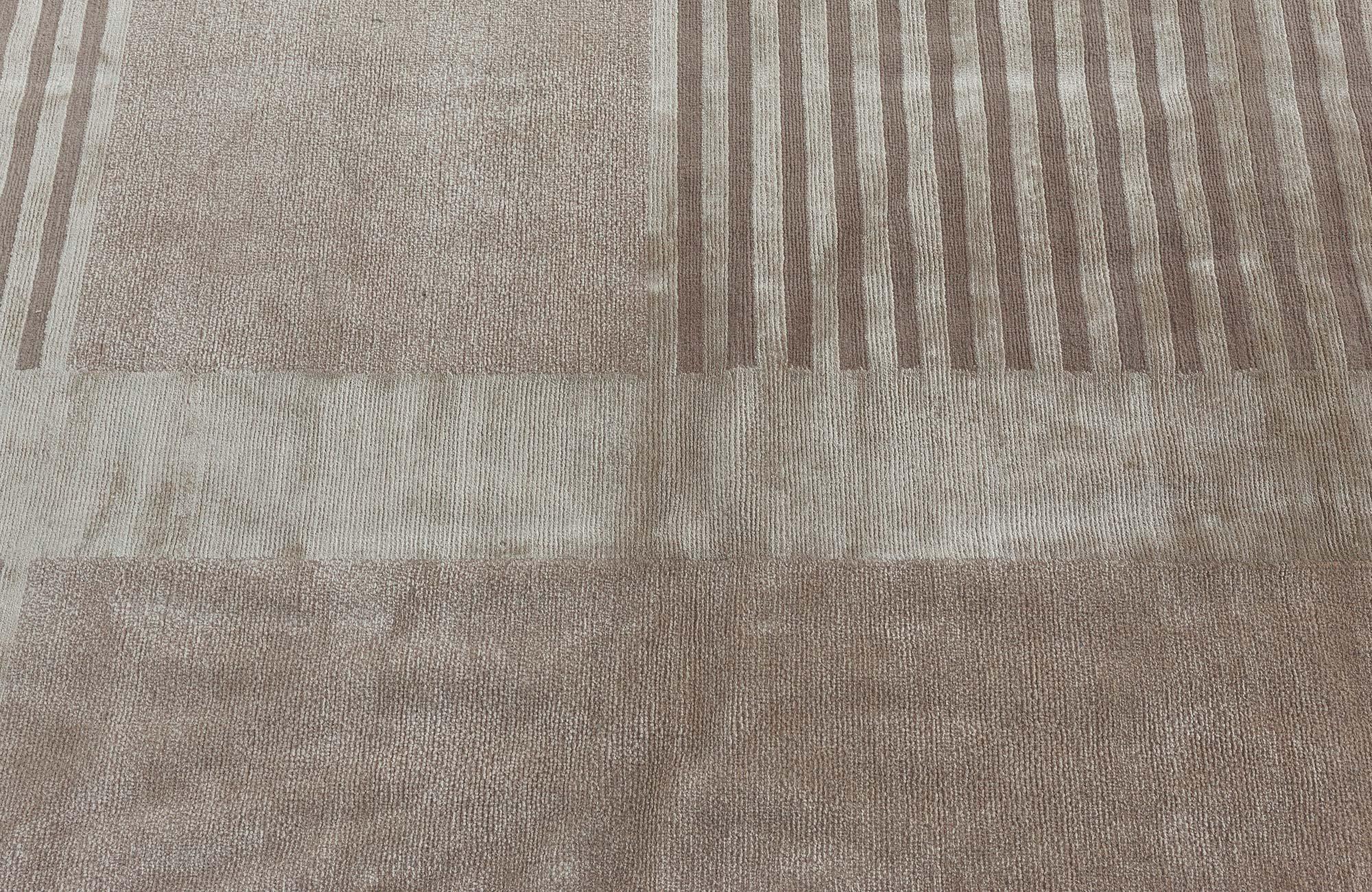 Annodato a mano Tappeto tibetano in stile Art Deco moderno annodato a mano in seta e lana da Doris Leslie Blau in vendita