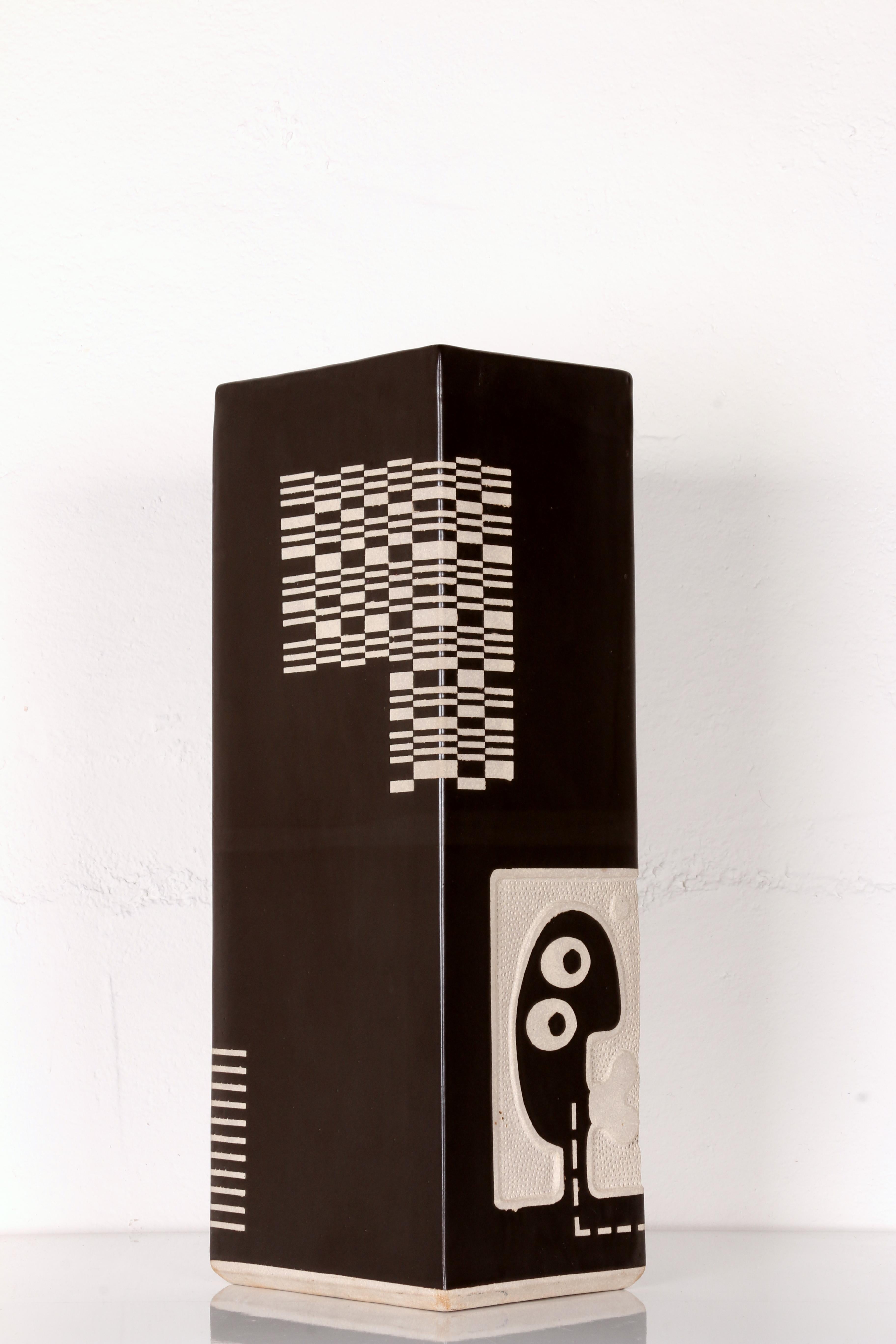 MODERN ART floor vase KISS-KISS 2006 by a famous German pottery artist In Good Condition For Sale In Landshut, BY