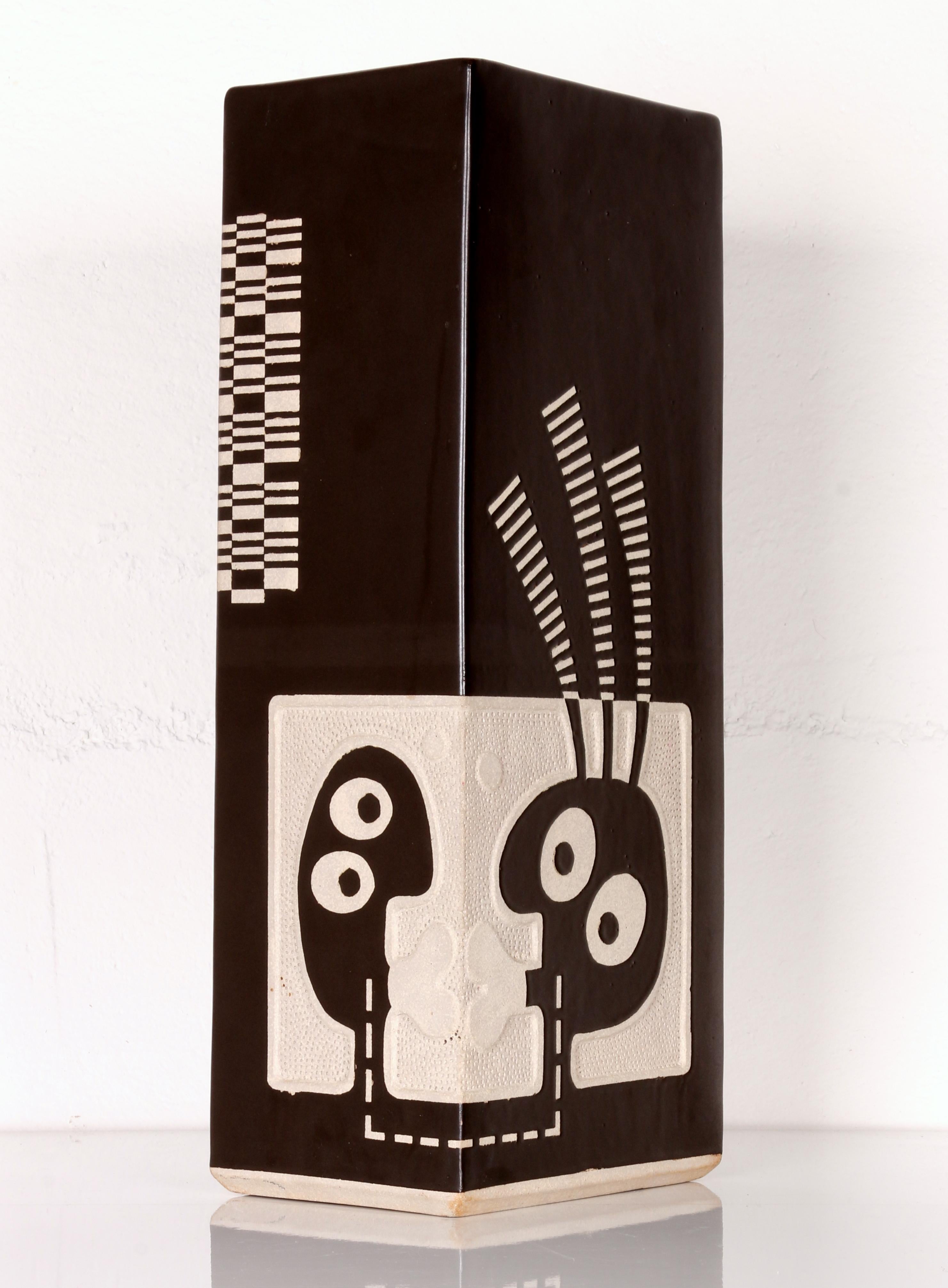 MODERN ART floor vase KISS-KISS 2006 by a famous German pottery artist For Sale 2