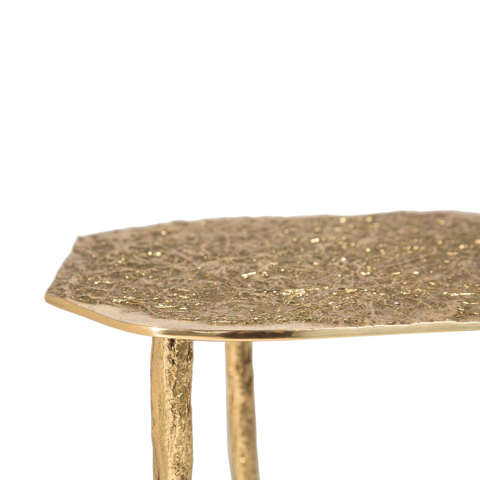 Modern Art Gallery Country Side Table in Polished Brass Cast, Inspired by Nature In New Condition For Sale In Oporto, PT