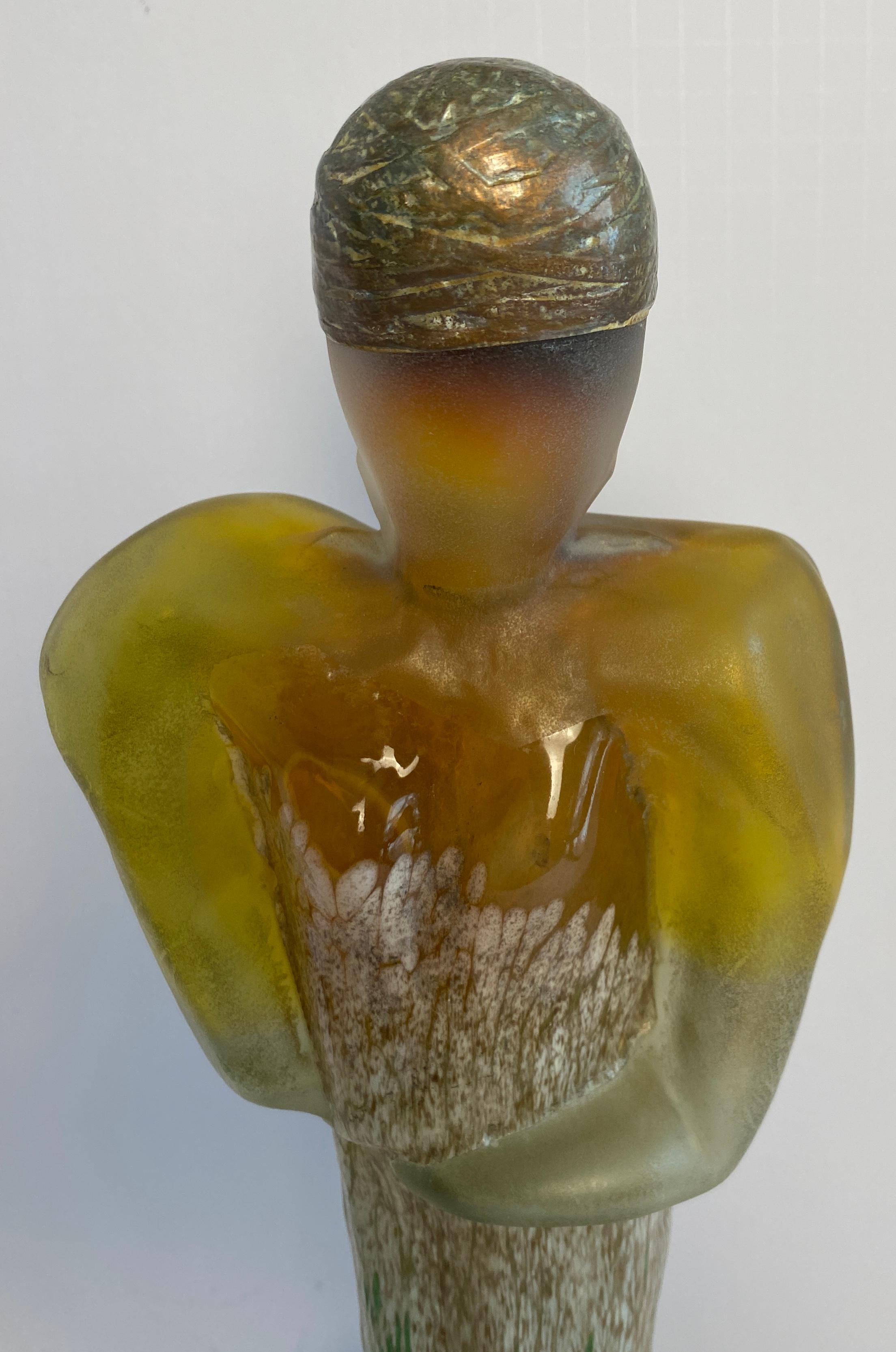 Verre Sculpture en verre moderne d'une femme, statue figurative en verre de style Art déco en vente