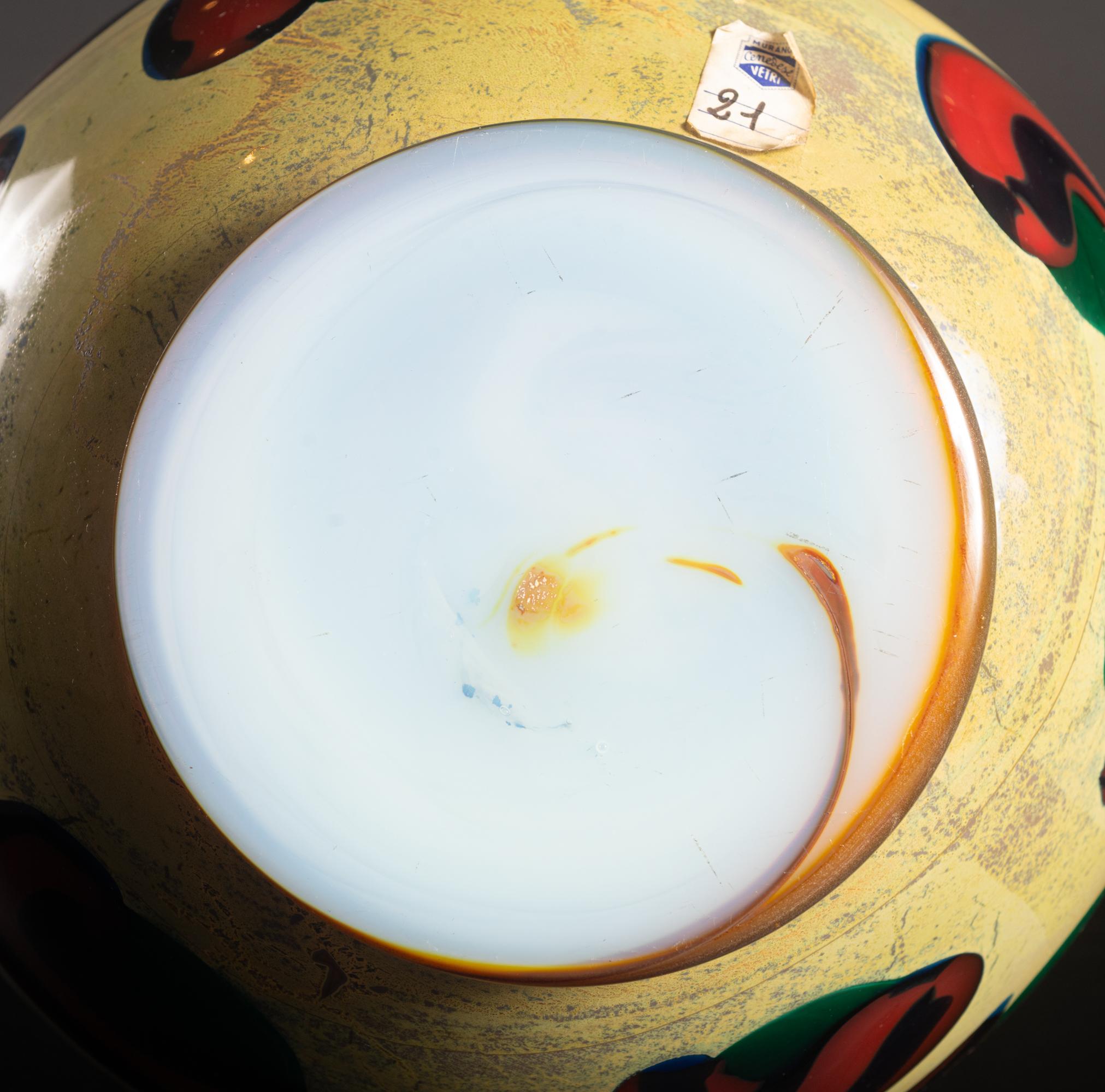 Important vase moderne en verre opalin d'Ermanno Nason pour Cenedese. en vente 4
