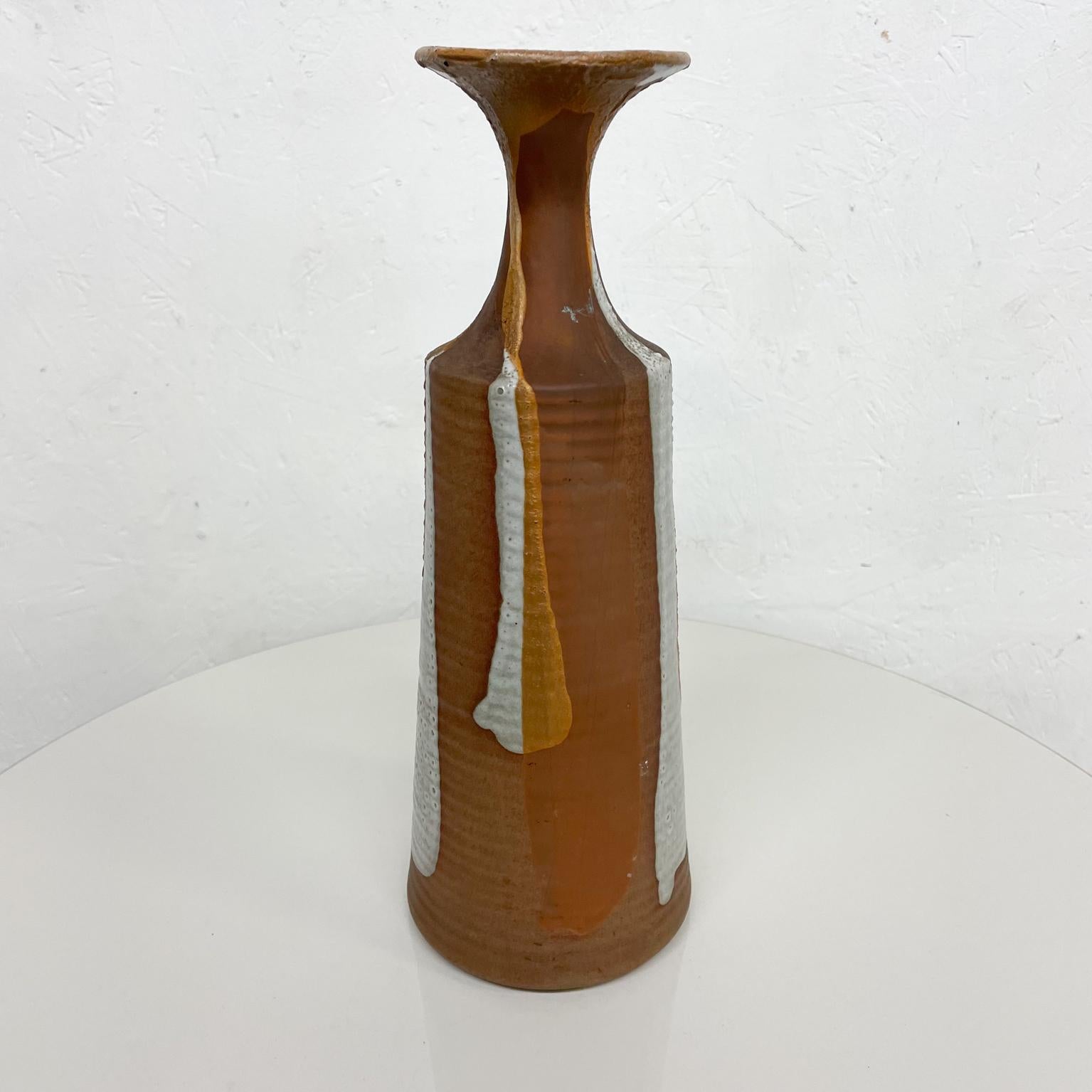 Sculptural vase
Modern Art Sculptural Vase Studio Pottery David Cressey Style midcentury modern 1970s
13.25 x 4.75 diameter
RS-30 C stamped on bottom
Preowned original good vintage condition.
Refer to images provided.

 