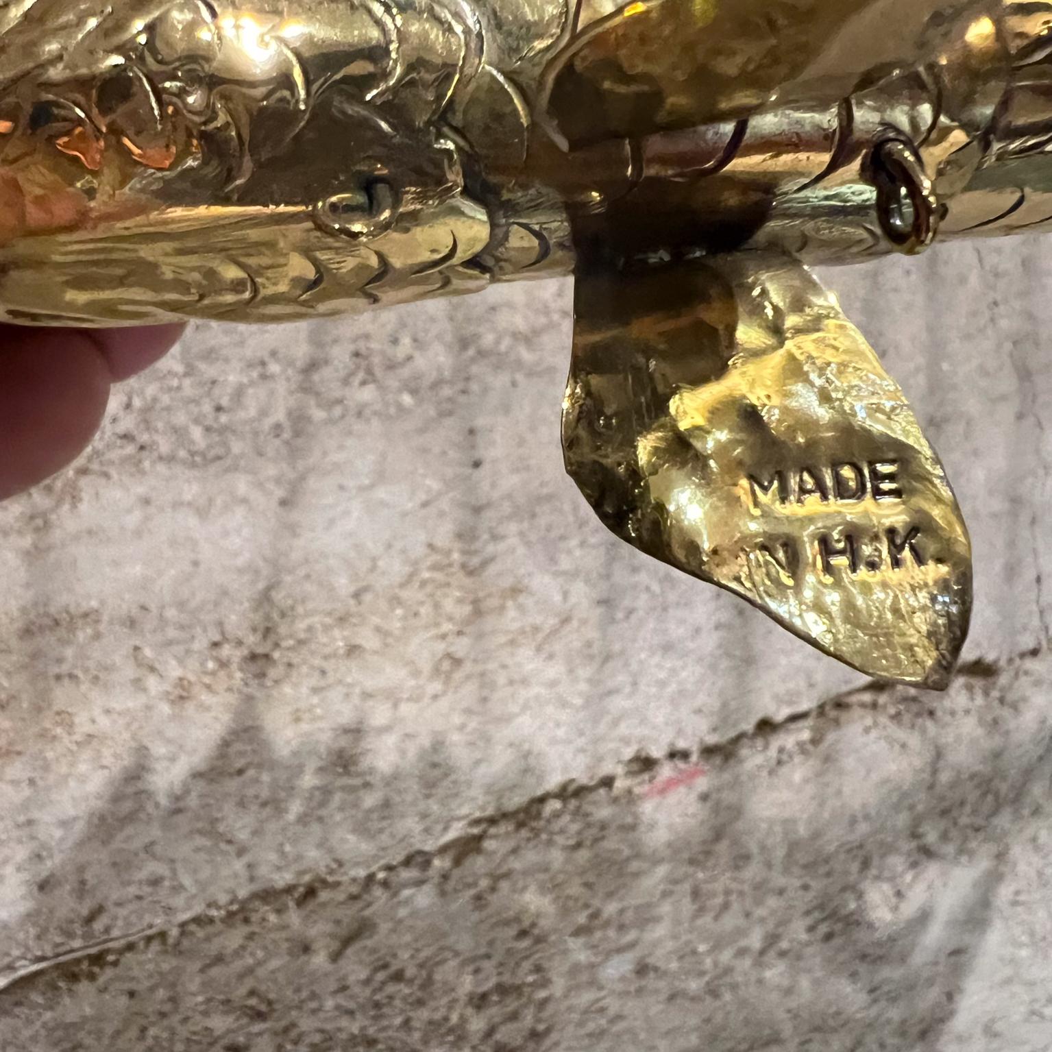 Scultura da parete in ottone moderno a forma di pesce snodato, set di due pezzi in vendita 5