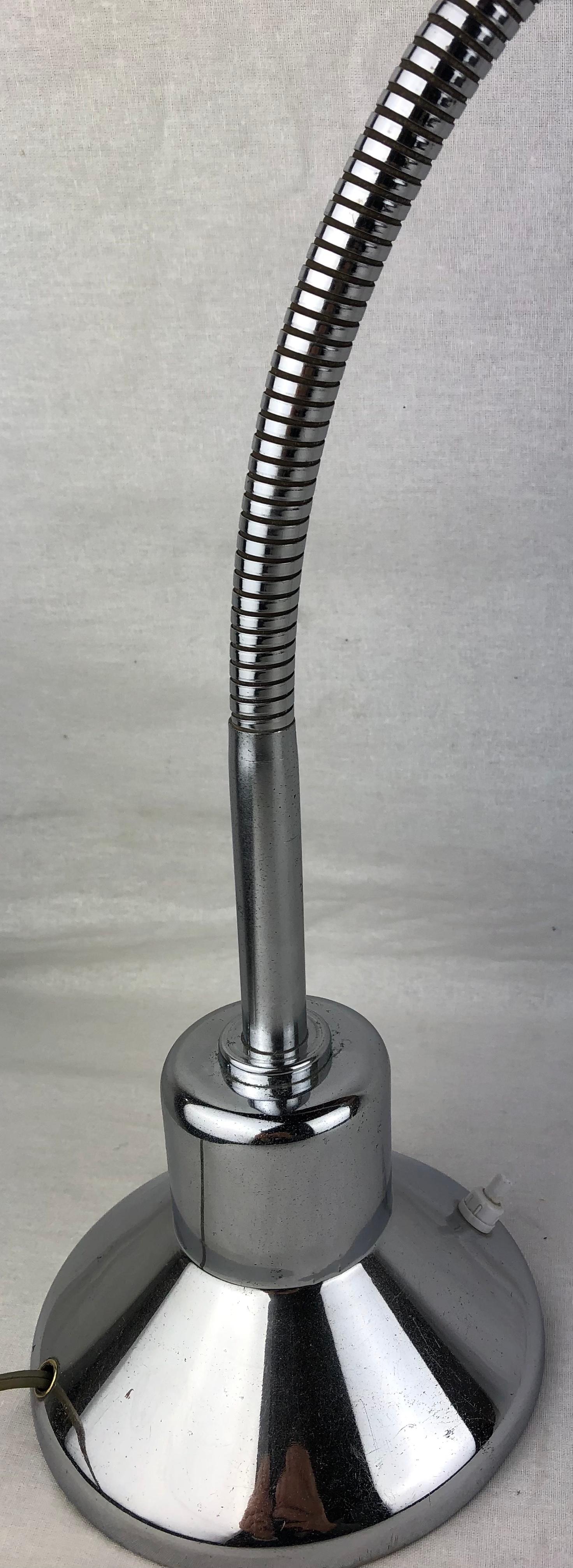 Modern Articulating Table Lamp in the Manner of Robert Sonneman In Good Condition For Sale In Miami, FL