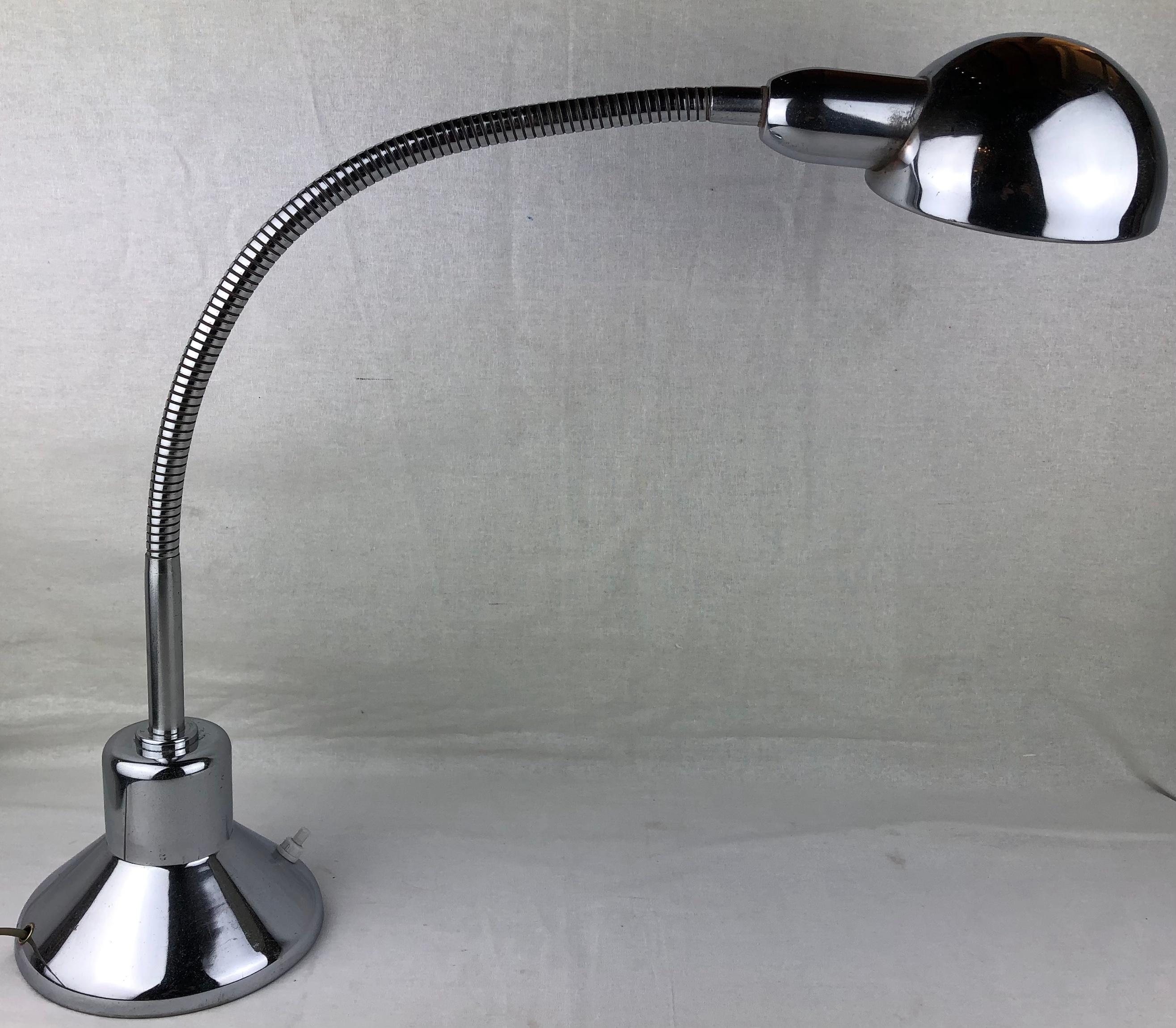 20th Century Modern Articulating Table Lamp in the Manner of Robert Sonneman For Sale