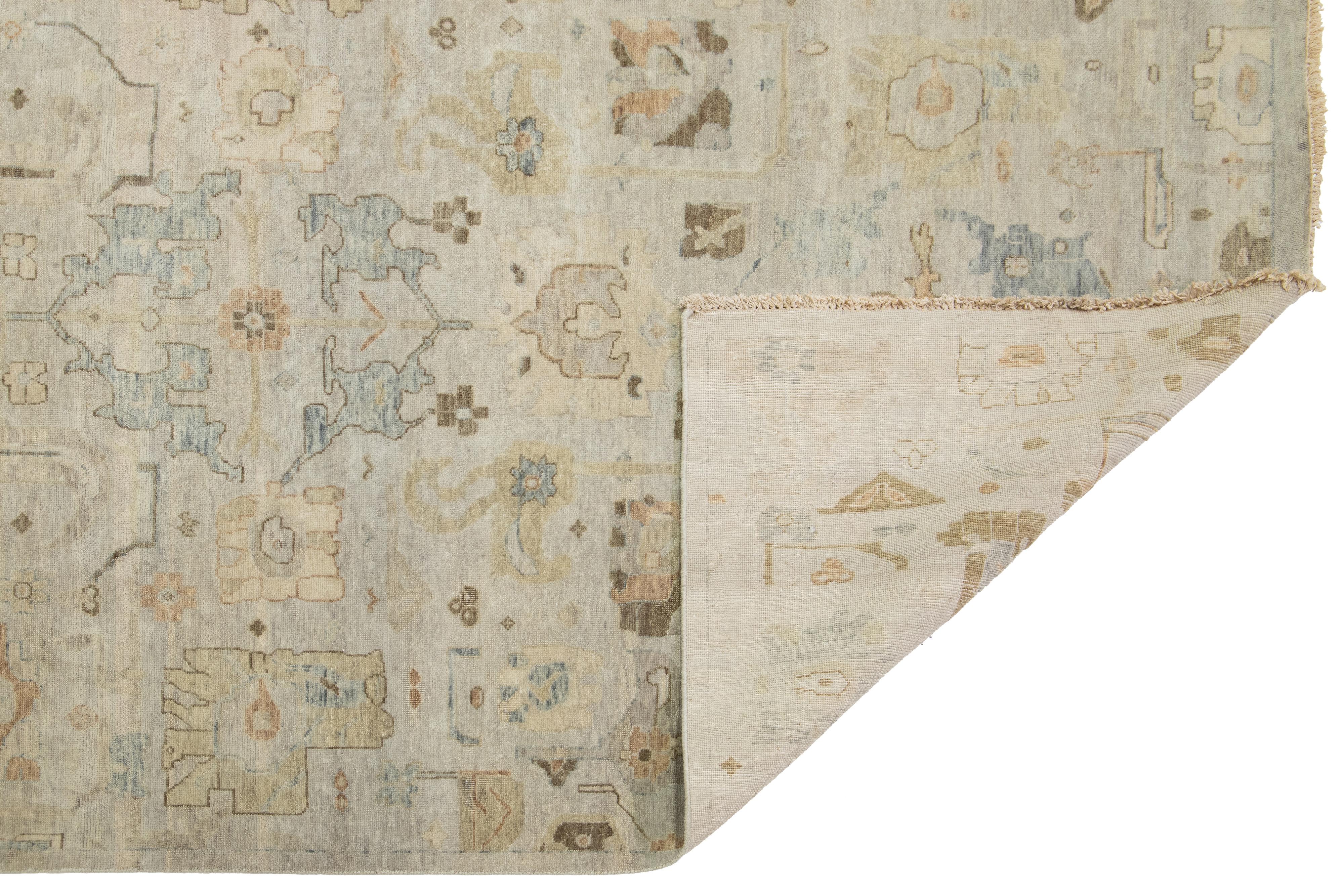 Annodato a mano Tappeto in lana di dimensioni indiane della collezione Modern Artisan Collection'S in Beige in vendita