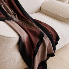 Moderna manta artesana tejida a mano en visón y merino suave