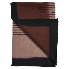 Moderna manta artesana tejida a mano en visón y merino suave