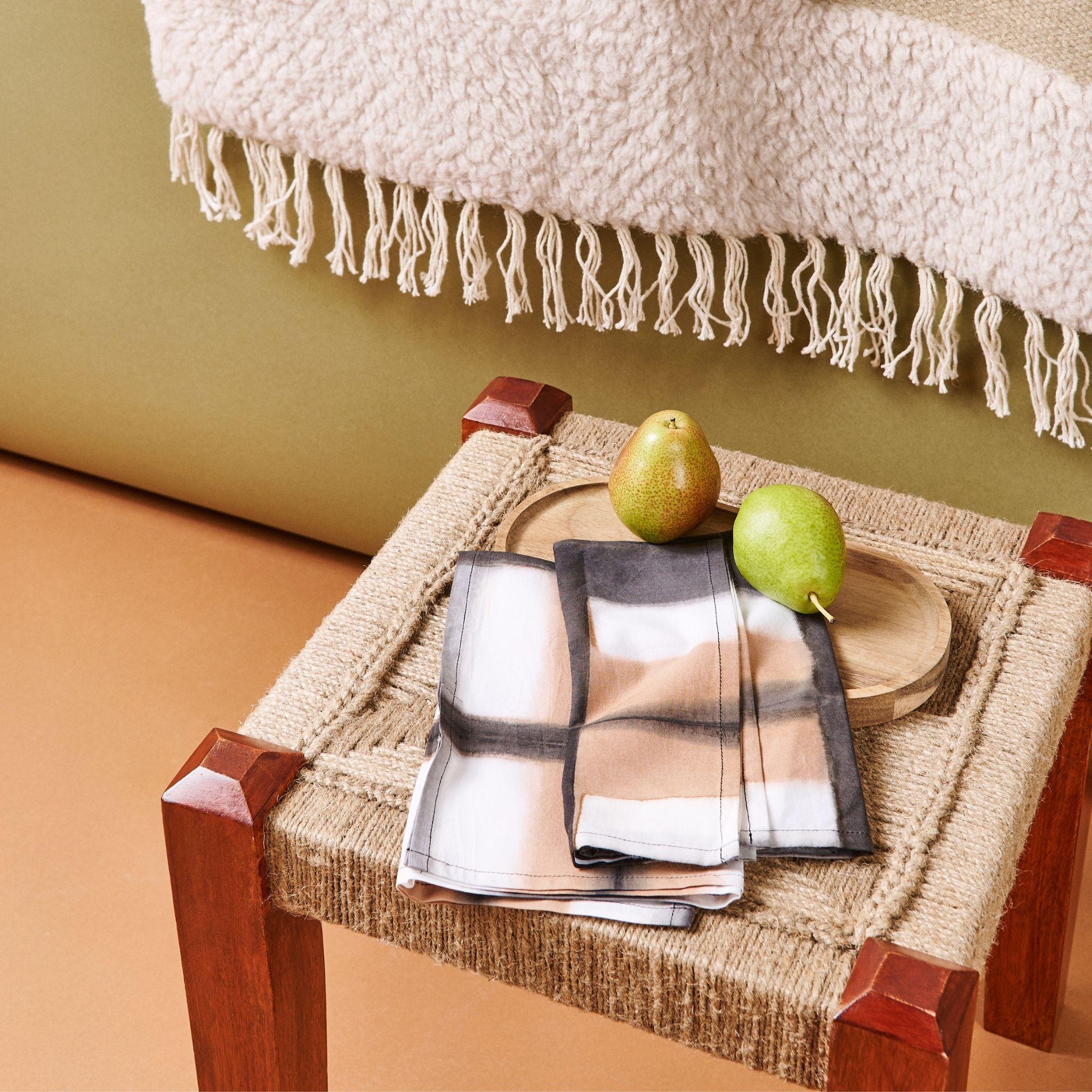 Serviette de table en coton Chowk, noir et beige,  Fabriqué à la main par des artisans ( lot de 4 ) en vente 5