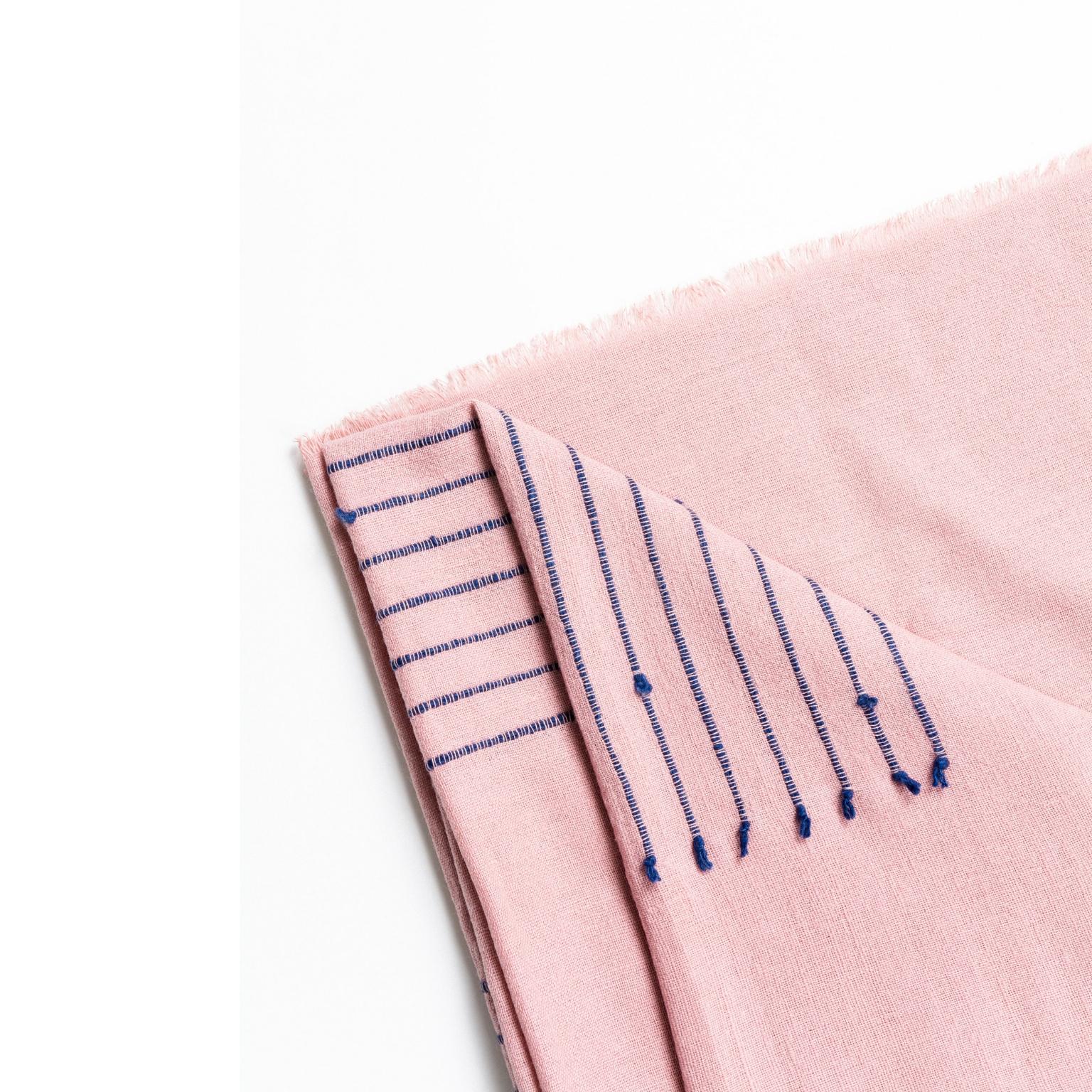 XXIe siècle et contemporain Plaid / couverture Rosewood Dusty Pink Handloom dans un design à rayures en vente