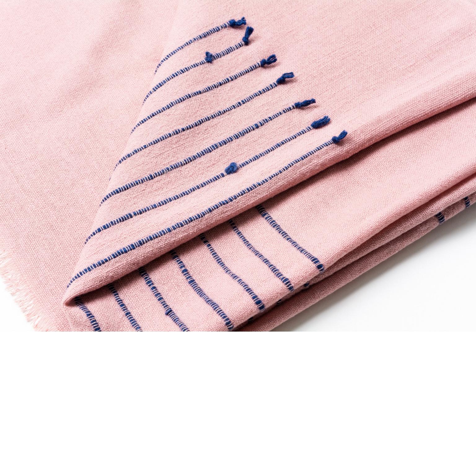Fil de laine Plaid / couverture Rosewood Dusty Pink Handloom dans un design à rayures en vente