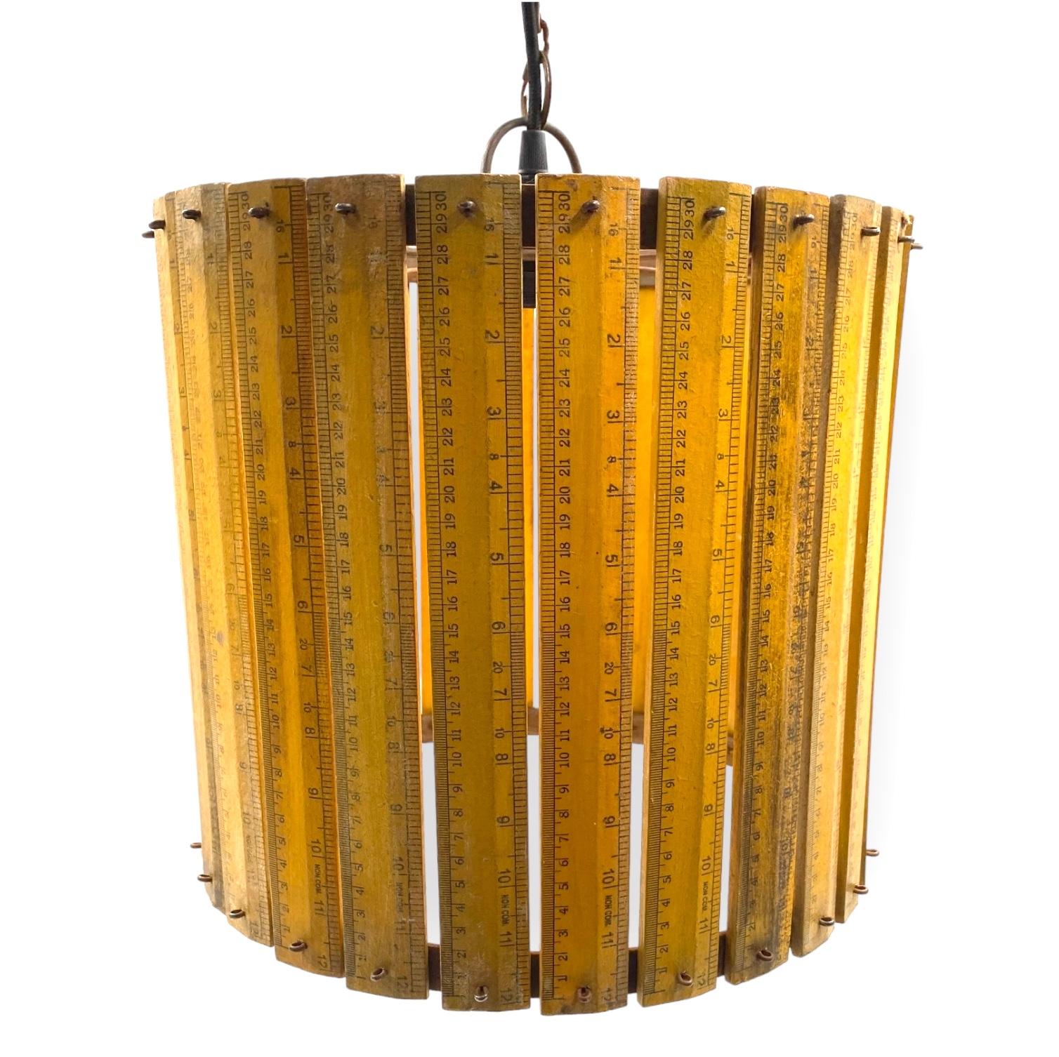 Modern artisanal rulers shaped ceiling lamp

France 1960s

yellow wood rulers, metal structure

32 cm H - diam. 34 cm

Conditions: good consistent with age and use