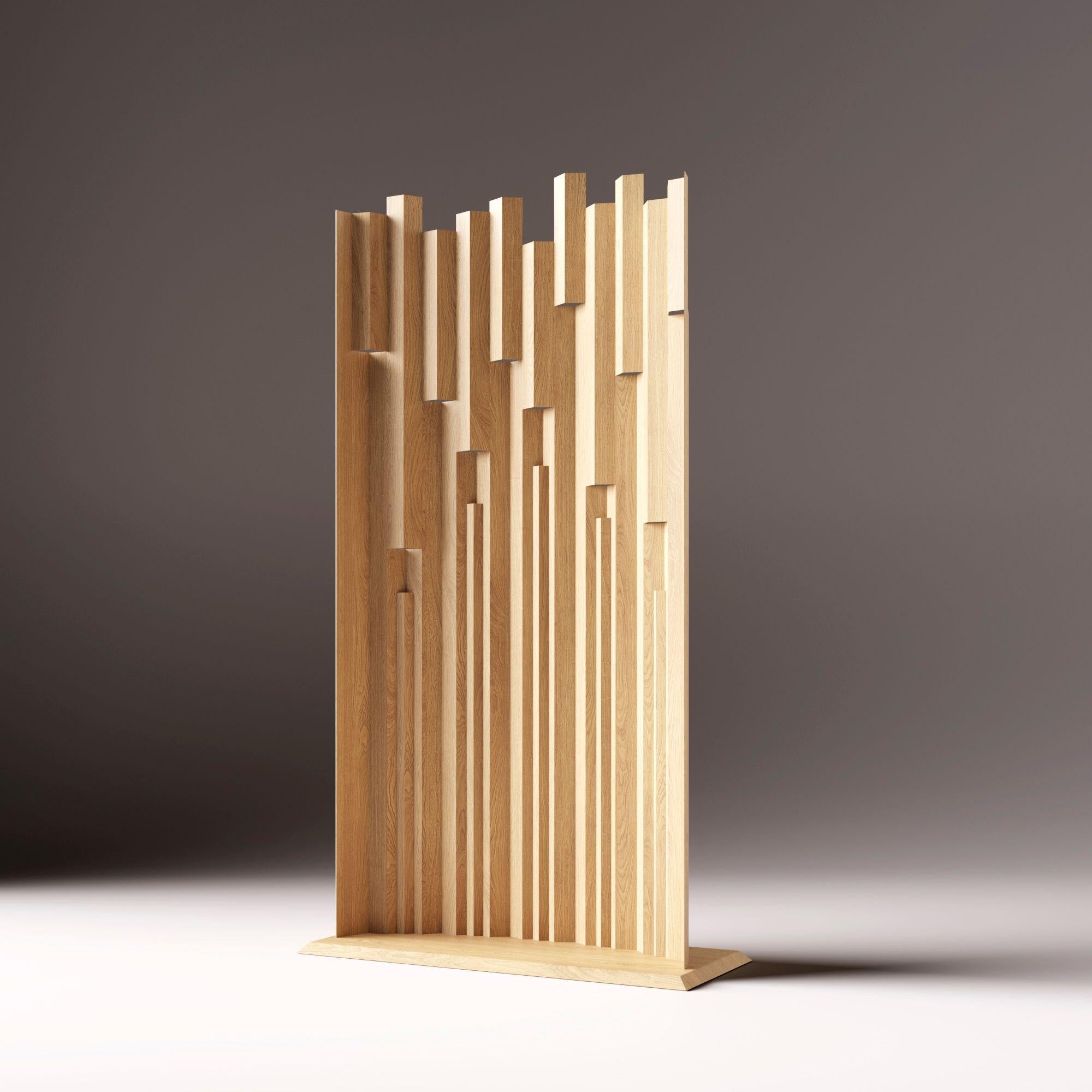 Escultura artesanal moderna  biombo multifacético de madera fabricado en Italia Siglo XXI y contemporáneo en venta