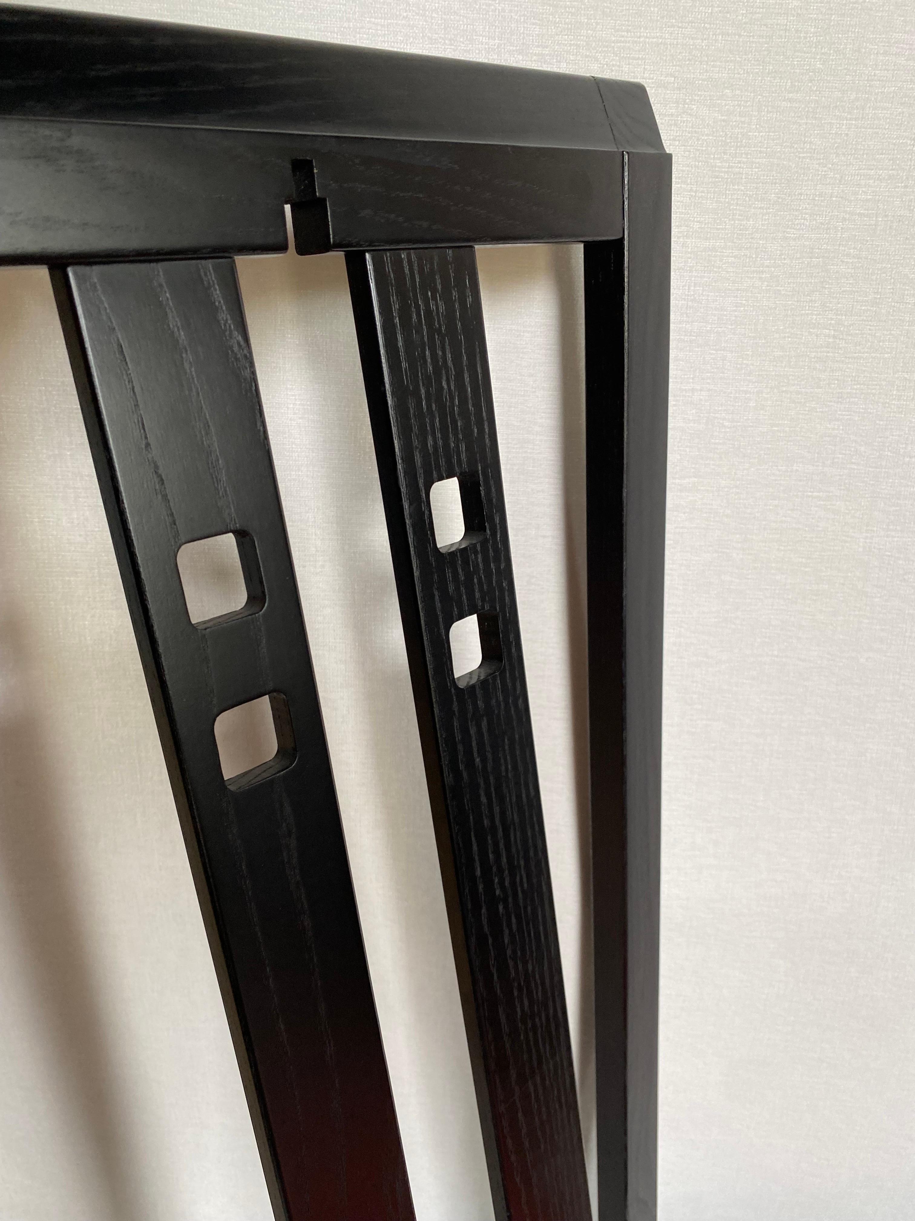 Chaises de salle à manger d'appoint hautes en bois noir de style Arts &amp; Crafts modernes, lot de quatre en vente 2