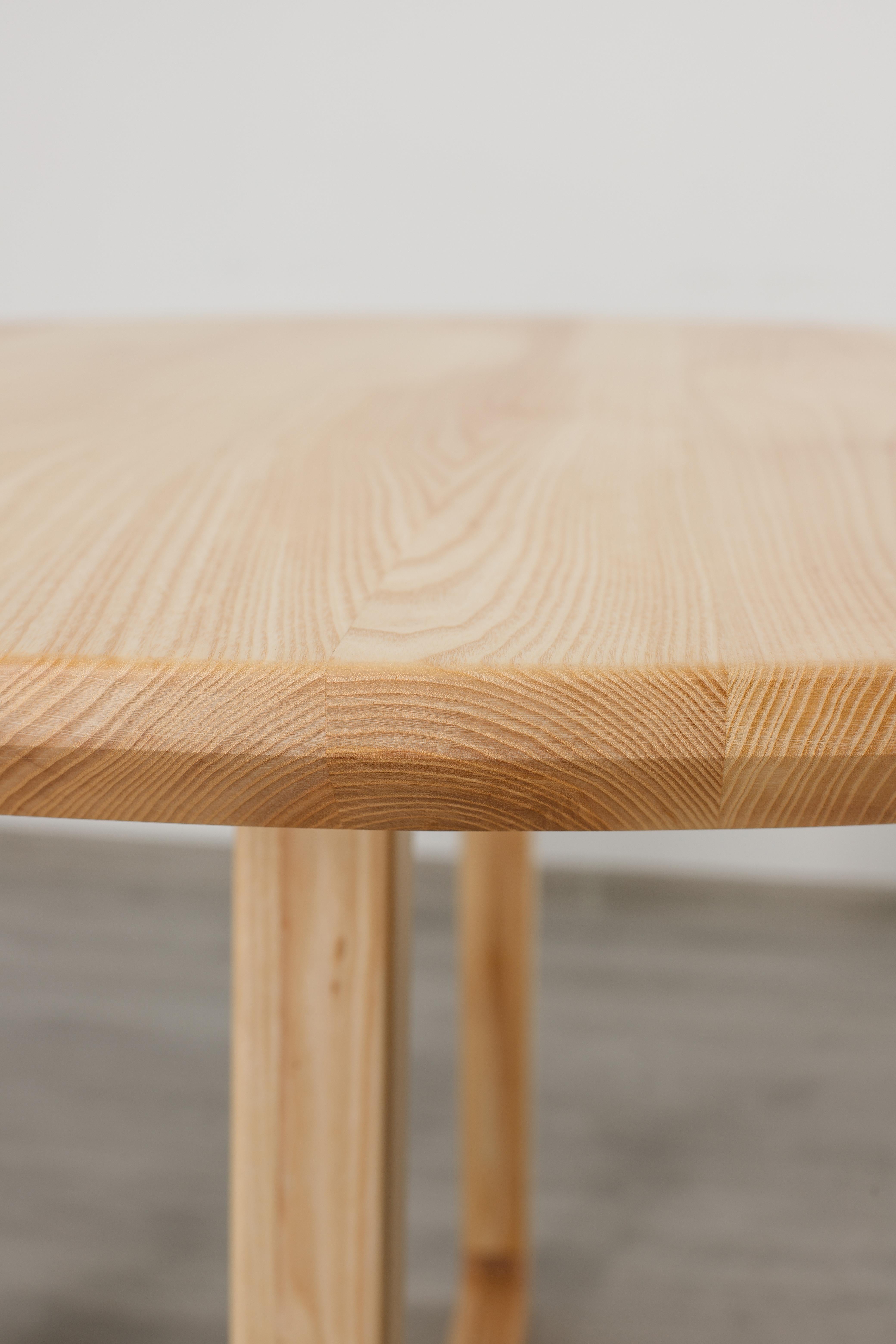 Modern Ash Solid Wood Round Dining Table In New Condition For Sale In Naperville, IL