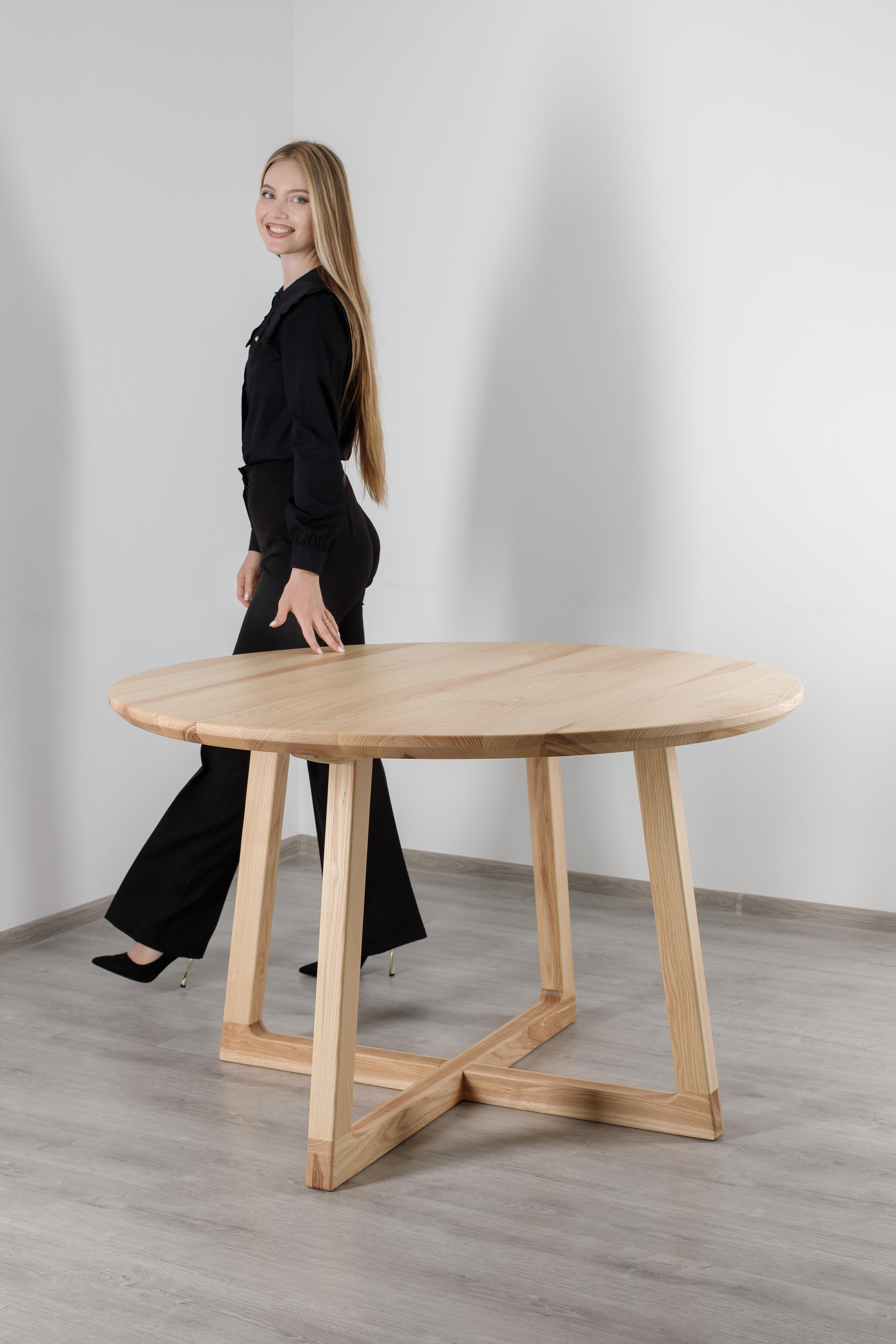 Modern Ash Solid Wood Round Dining Table For Sale 4