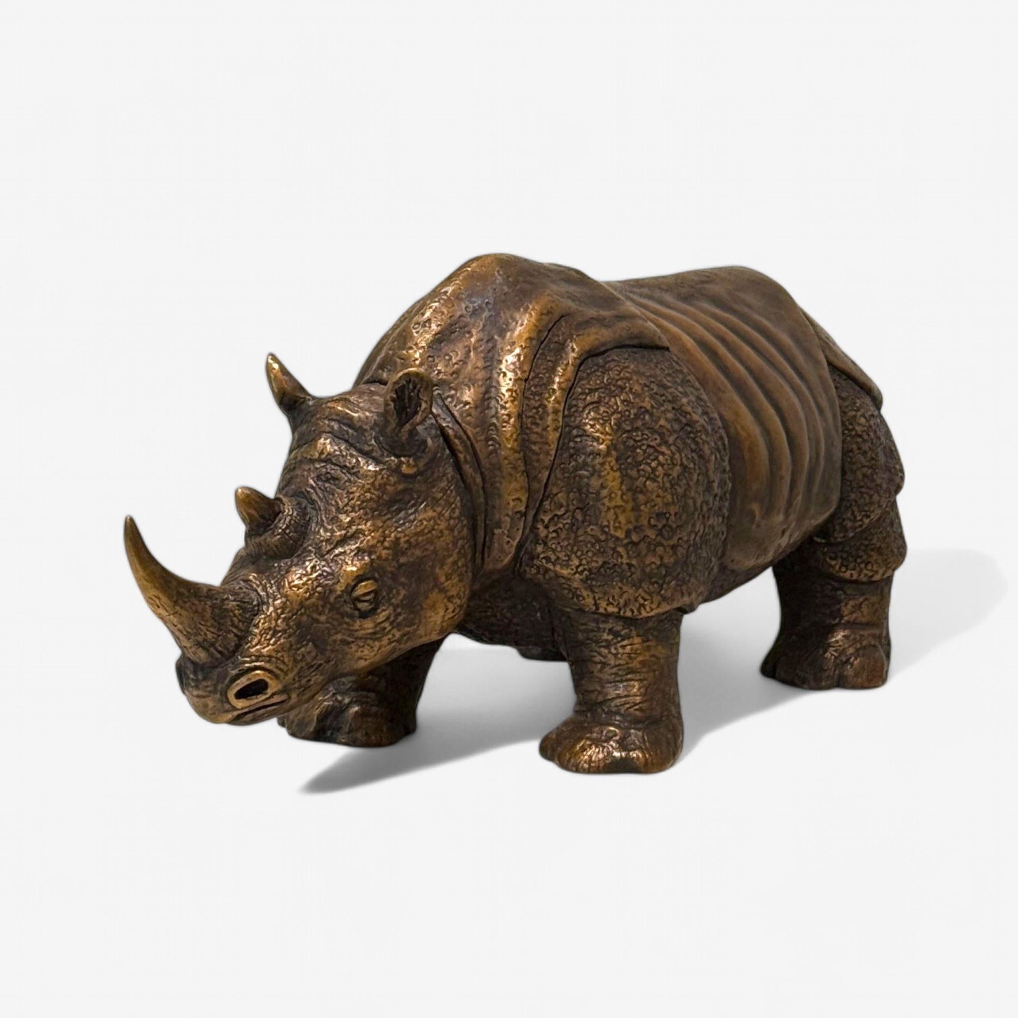 Américain Sculpture moderne asiatique Rhino, bronze moulé à chaud, américaine, 21e siècle en vente