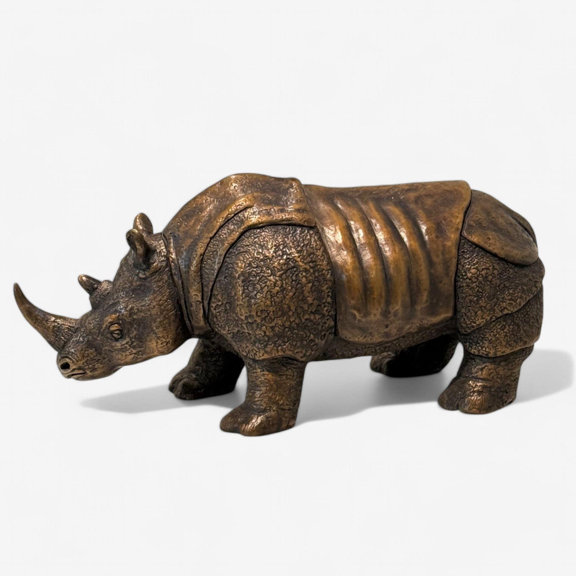 Sculpture moderne asiatique Rhino, bronze moulé à chaud, américaine, 21e siècle en vente 1