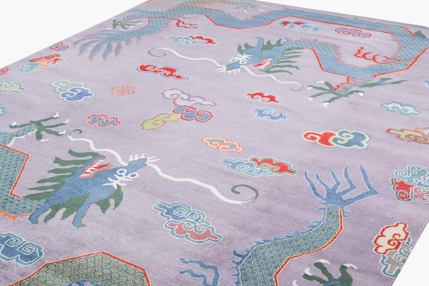 Alfombra asiática contemporánea de seda de colores Dragón púrpura de Joseph Carini Carpets Tibetano en venta