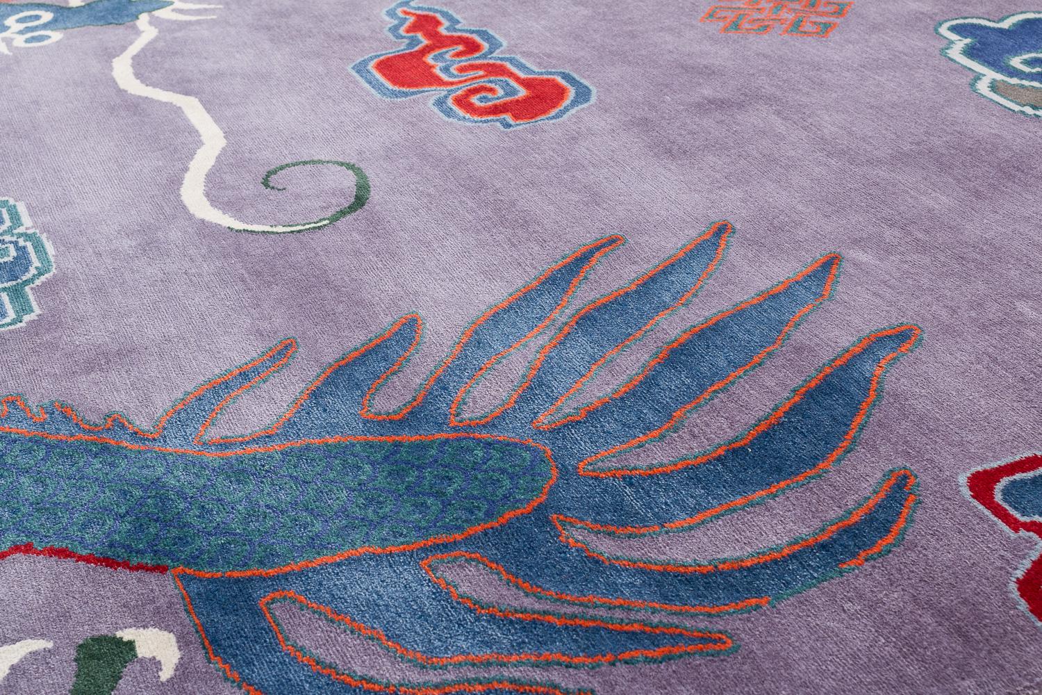 Alfombra asiática contemporánea de seda de colores Dragón púrpura de Joseph Carini Carpets en venta 3