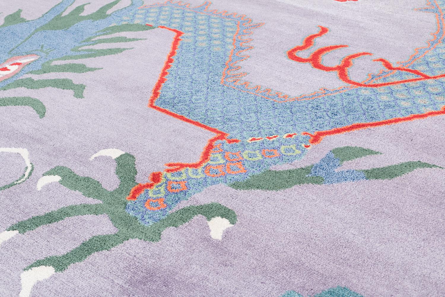 Alfombra asiática contemporánea de seda de colores Dragón púrpura de Joseph Carini Carpets en venta 2