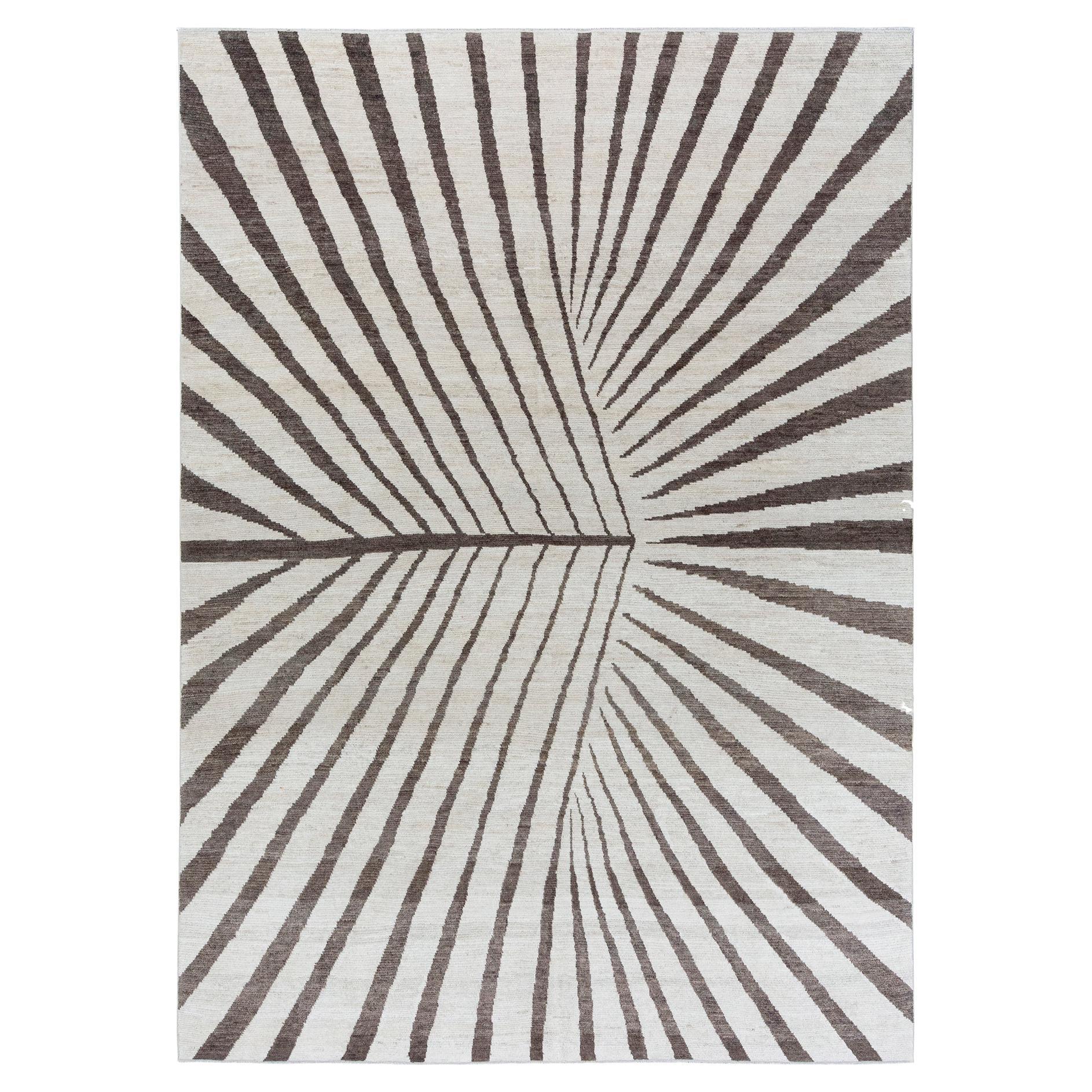 Modern Astor Wool Rug with a Geometric Design For Sale